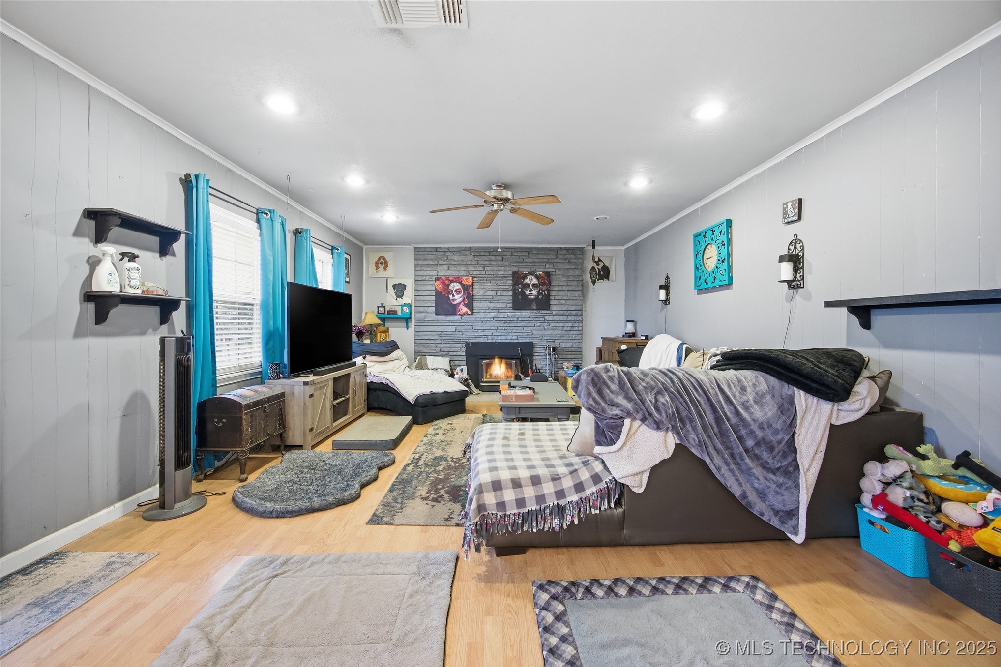 215 E Fuller Street Property Photo 3