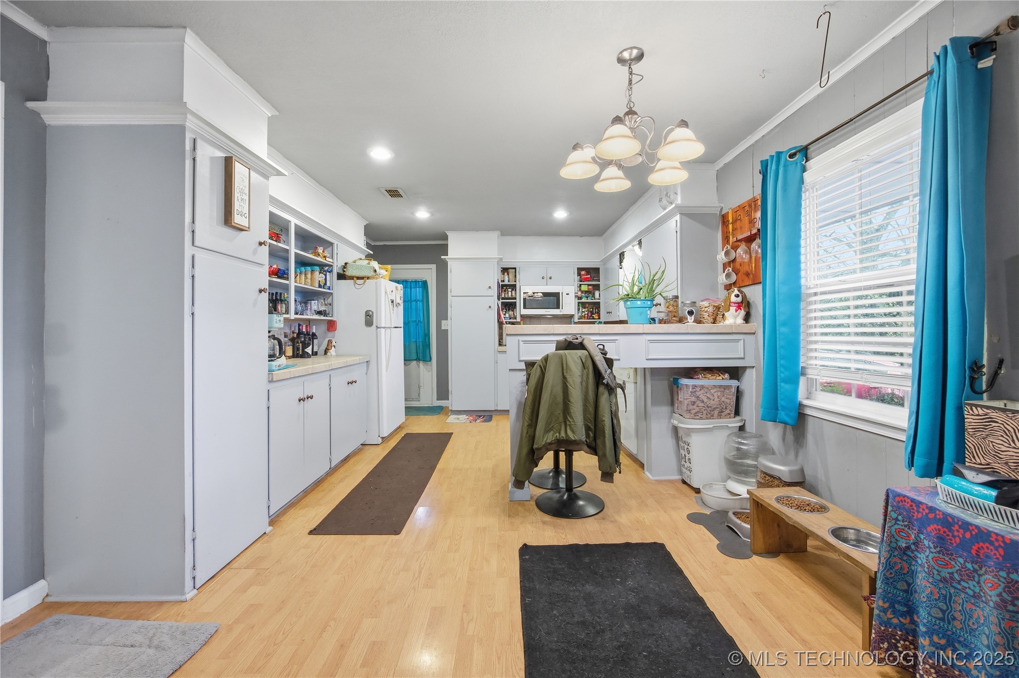 215 E Fuller Street Property Photo 4