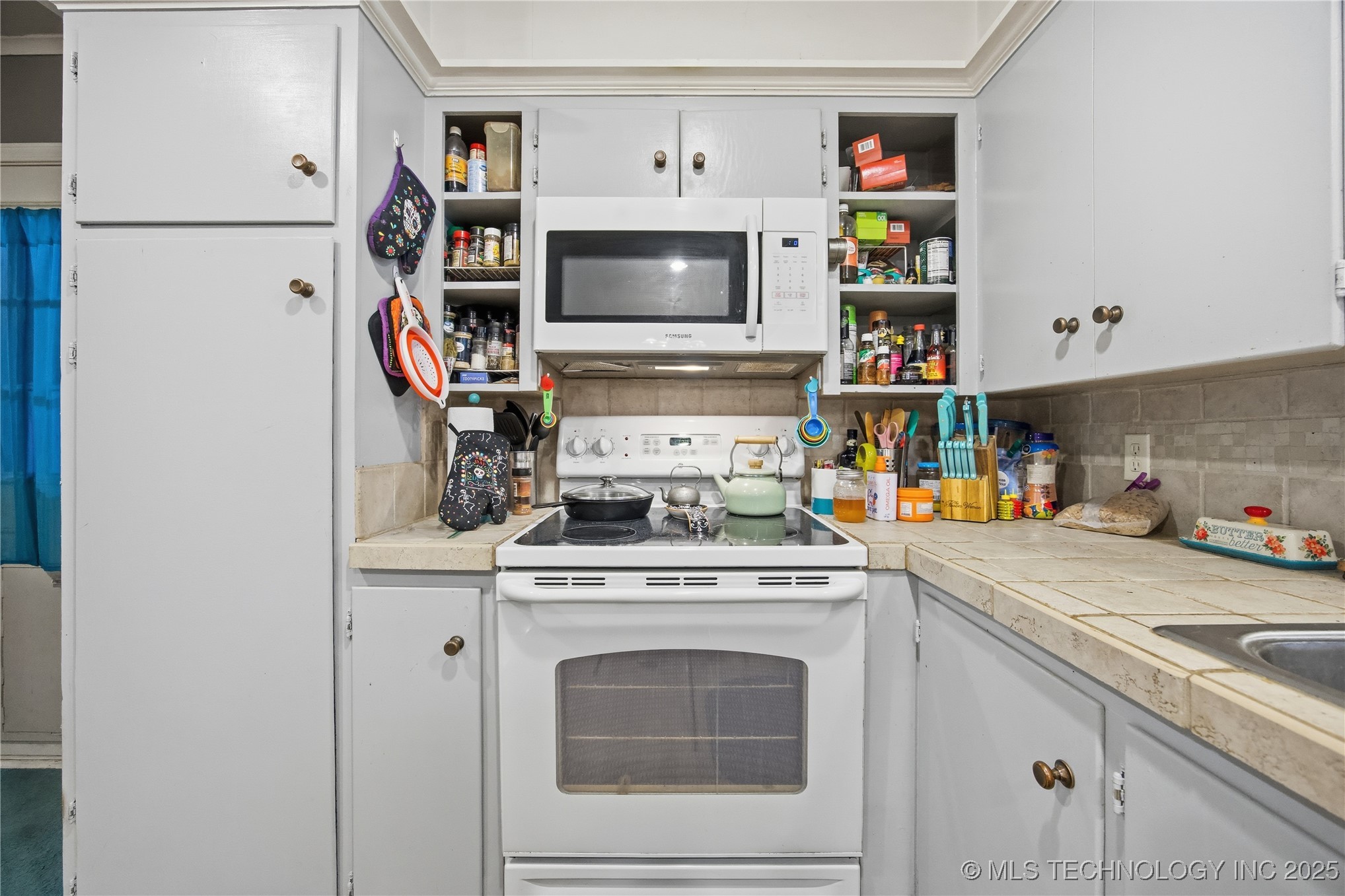 215 E Fuller Street Property Photo 8