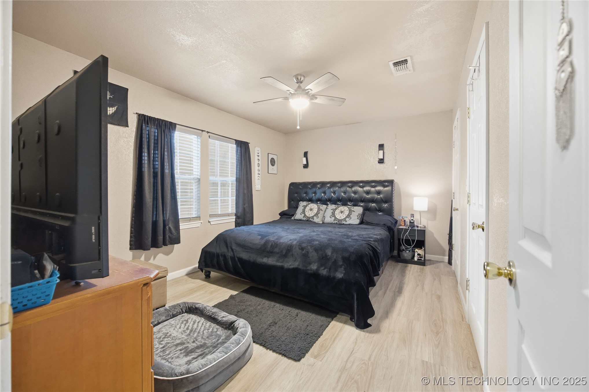 215 E Fuller Street Property Photo 9