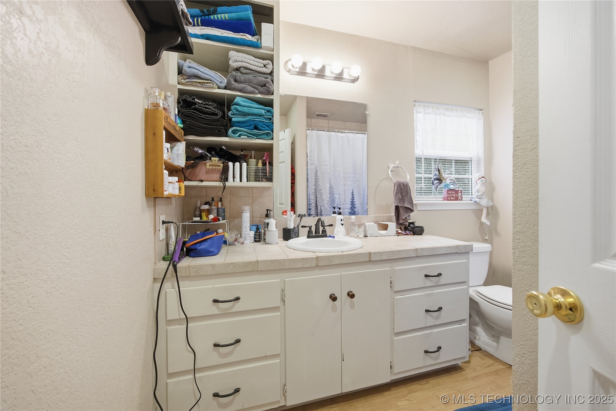 215 E Fuller Street Property Photo 11