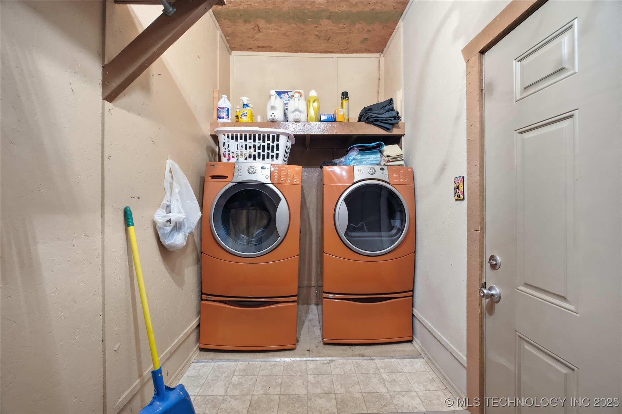 215 E Fuller Street Property Photo 21