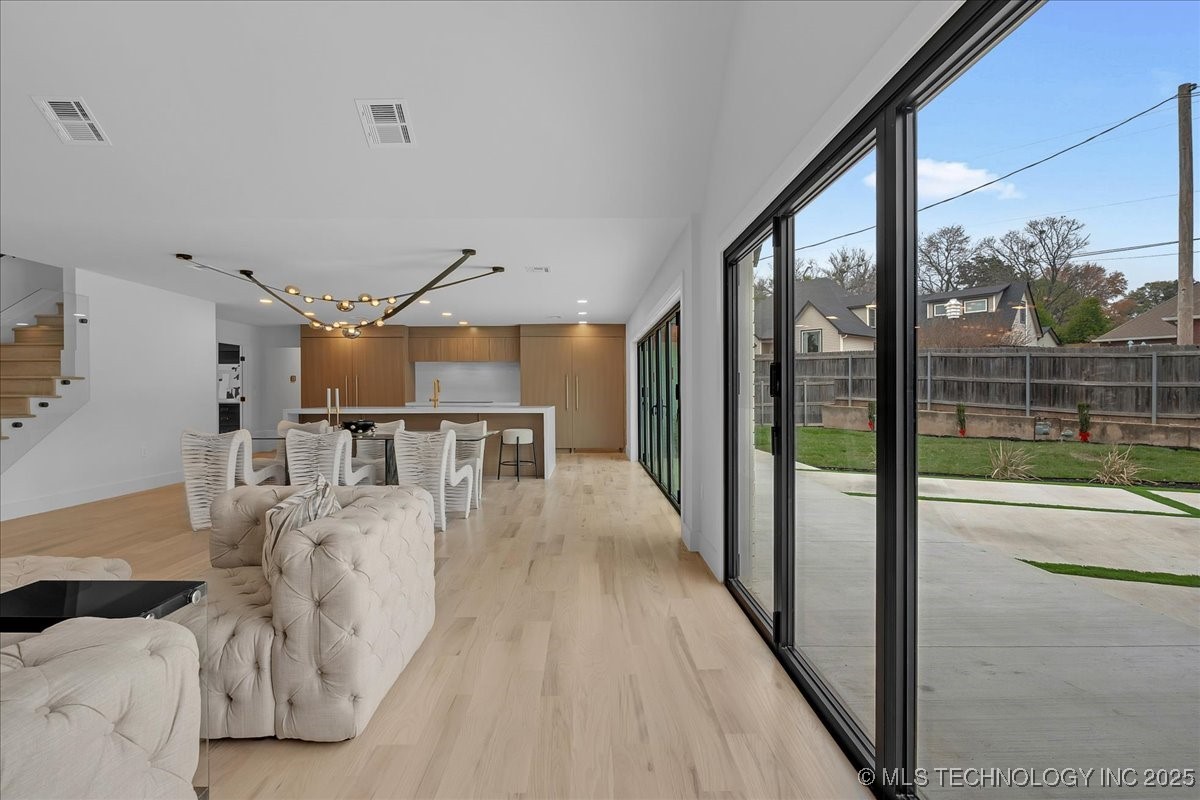 4717 S Atlanta Place Property Photo 5