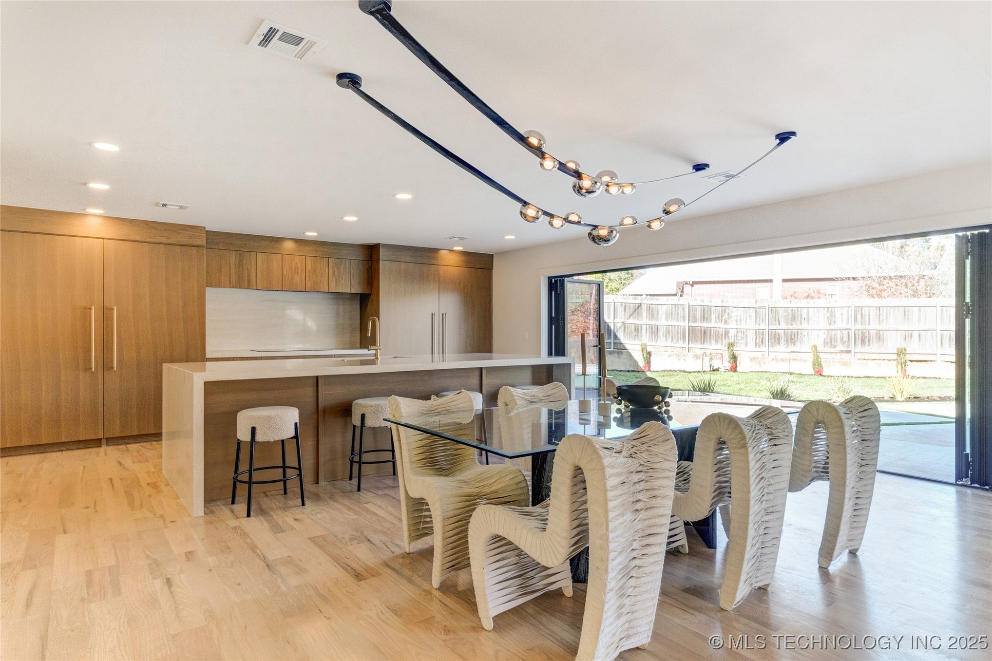 4717 S Atlanta Place Property Photo 6