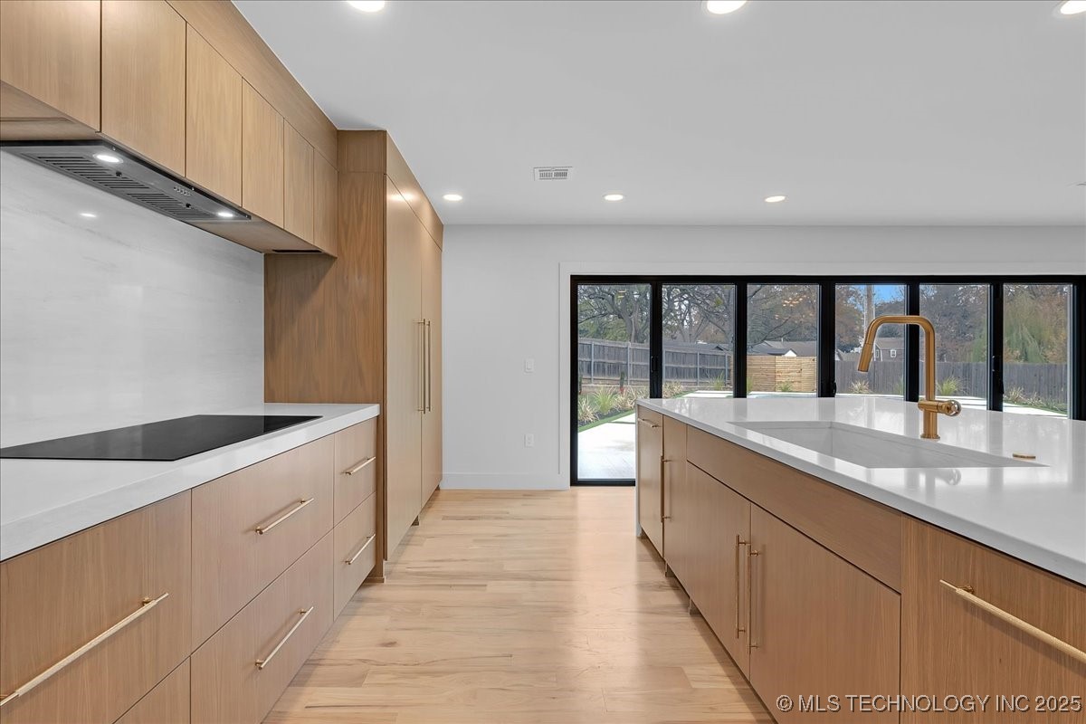 4717 S Atlanta Place Property Photo 7