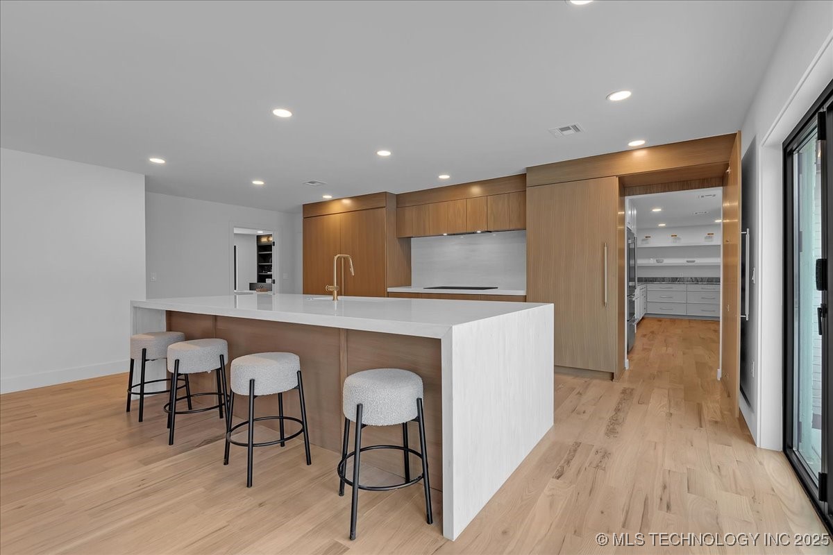 4717 S Atlanta Place Property Photo 8