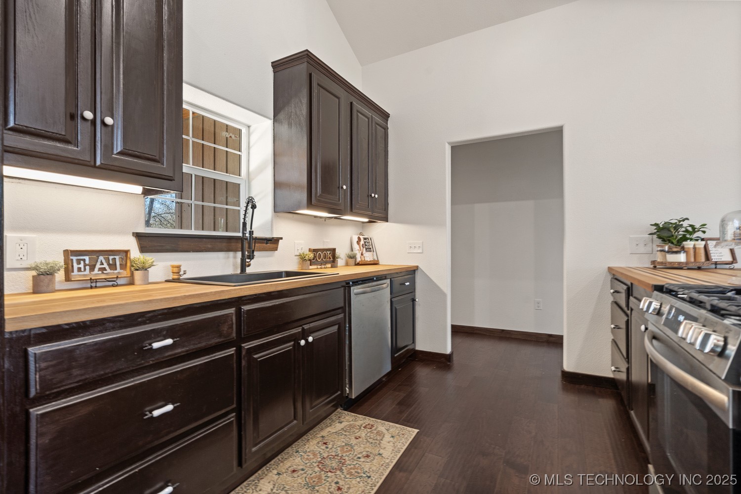 95 Express Road Property Photo 10