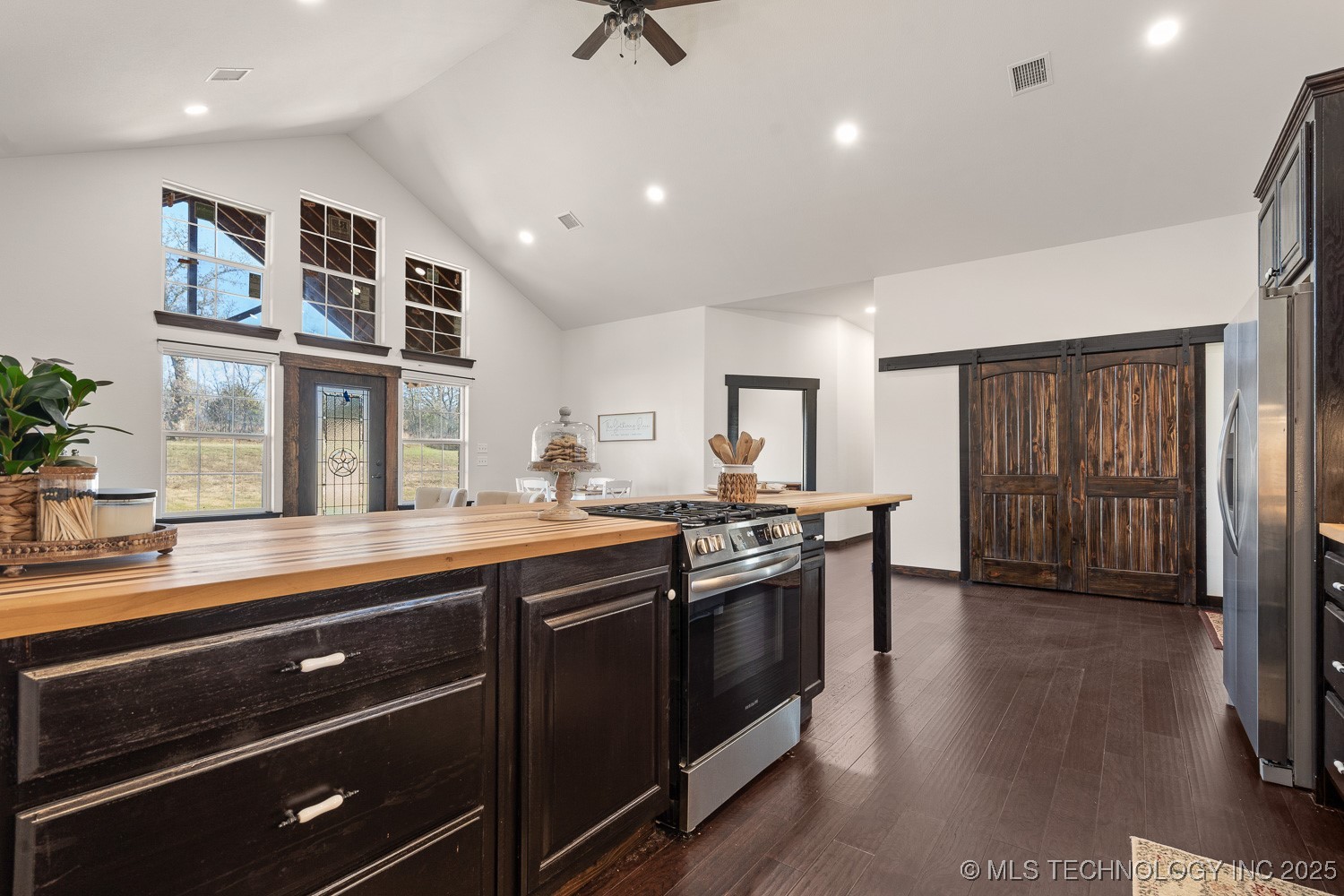 95 Express Road Property Photo 11