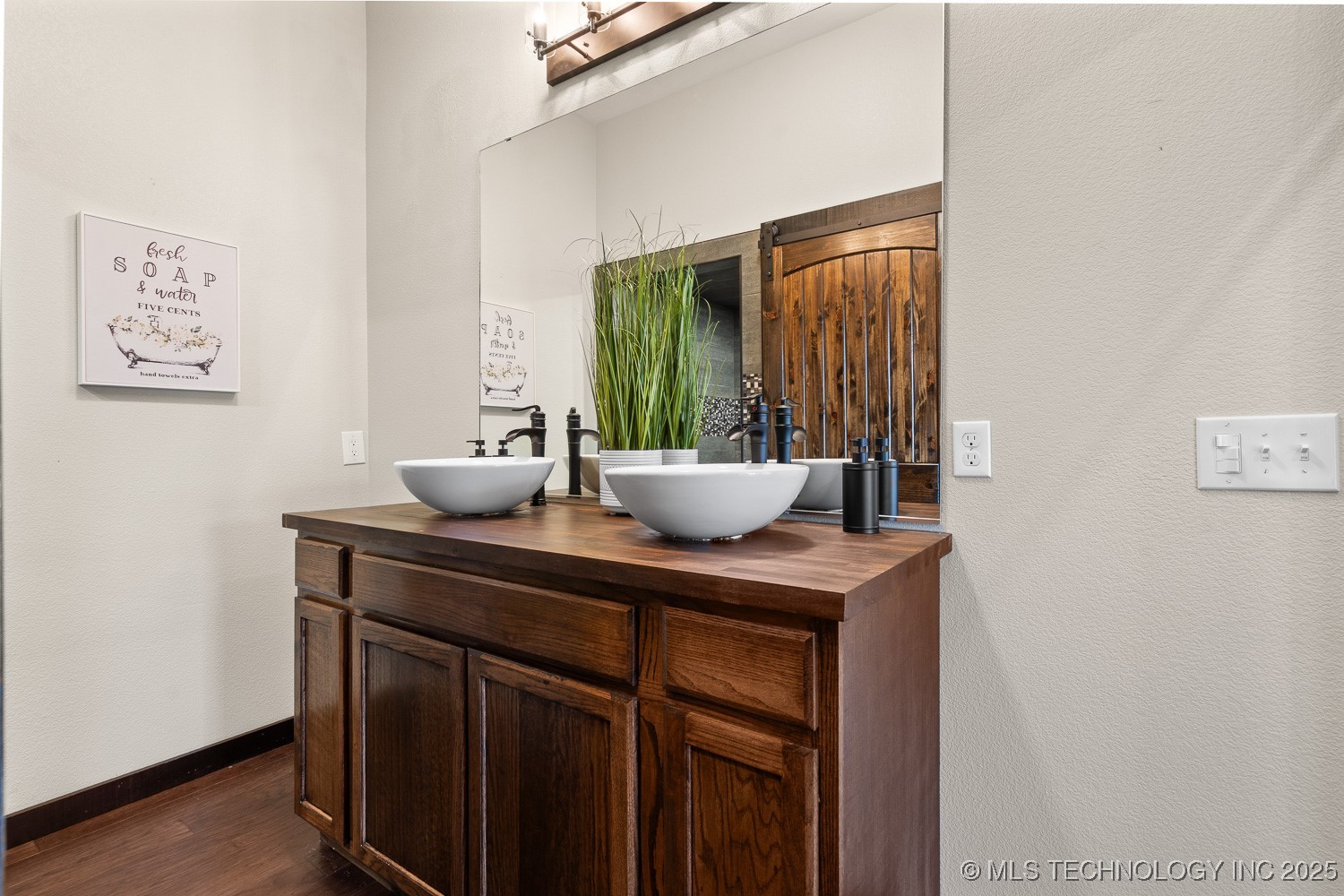 95 Express Road Property Photo 16