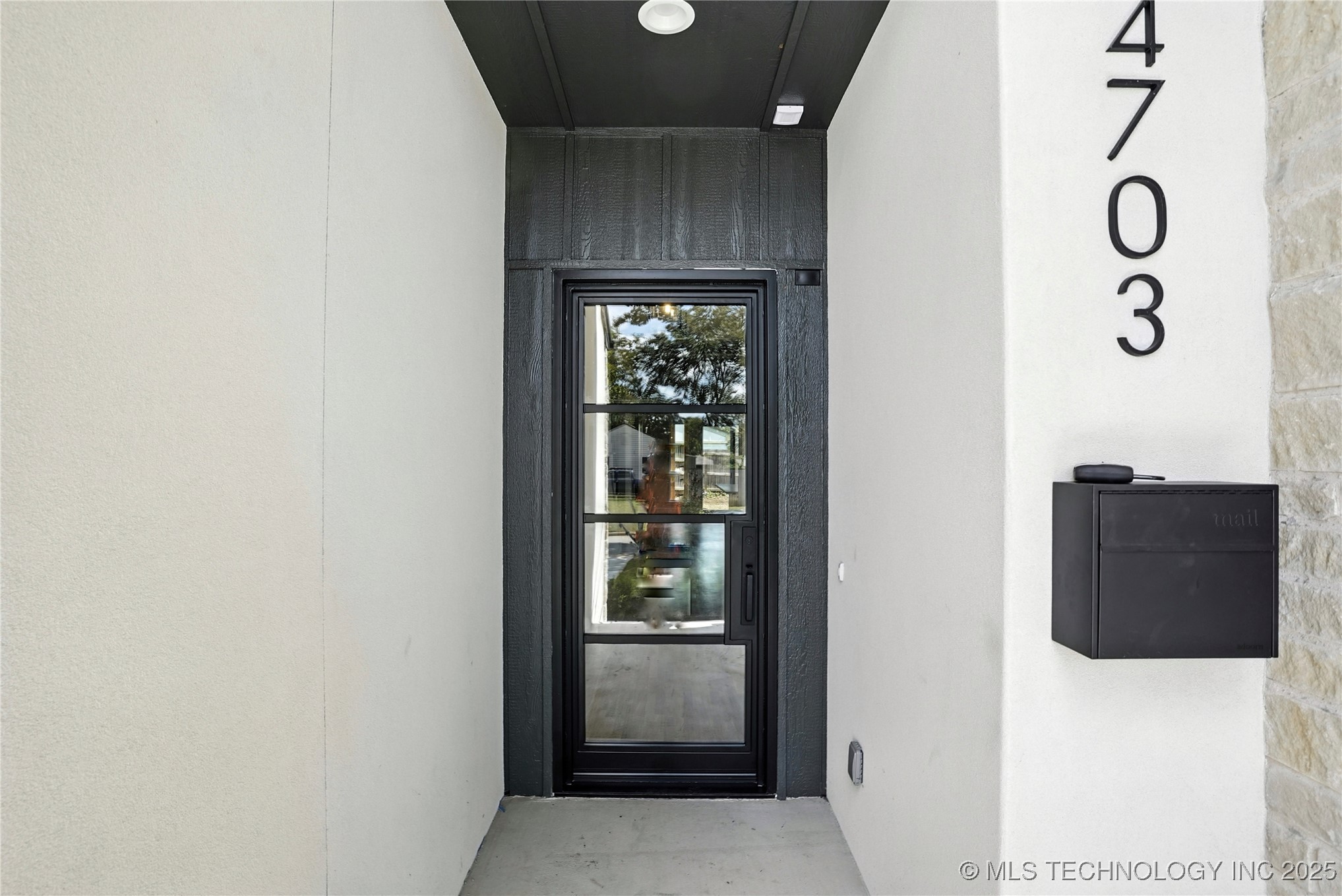 4703 S Detroit Avenue Property Photo 2