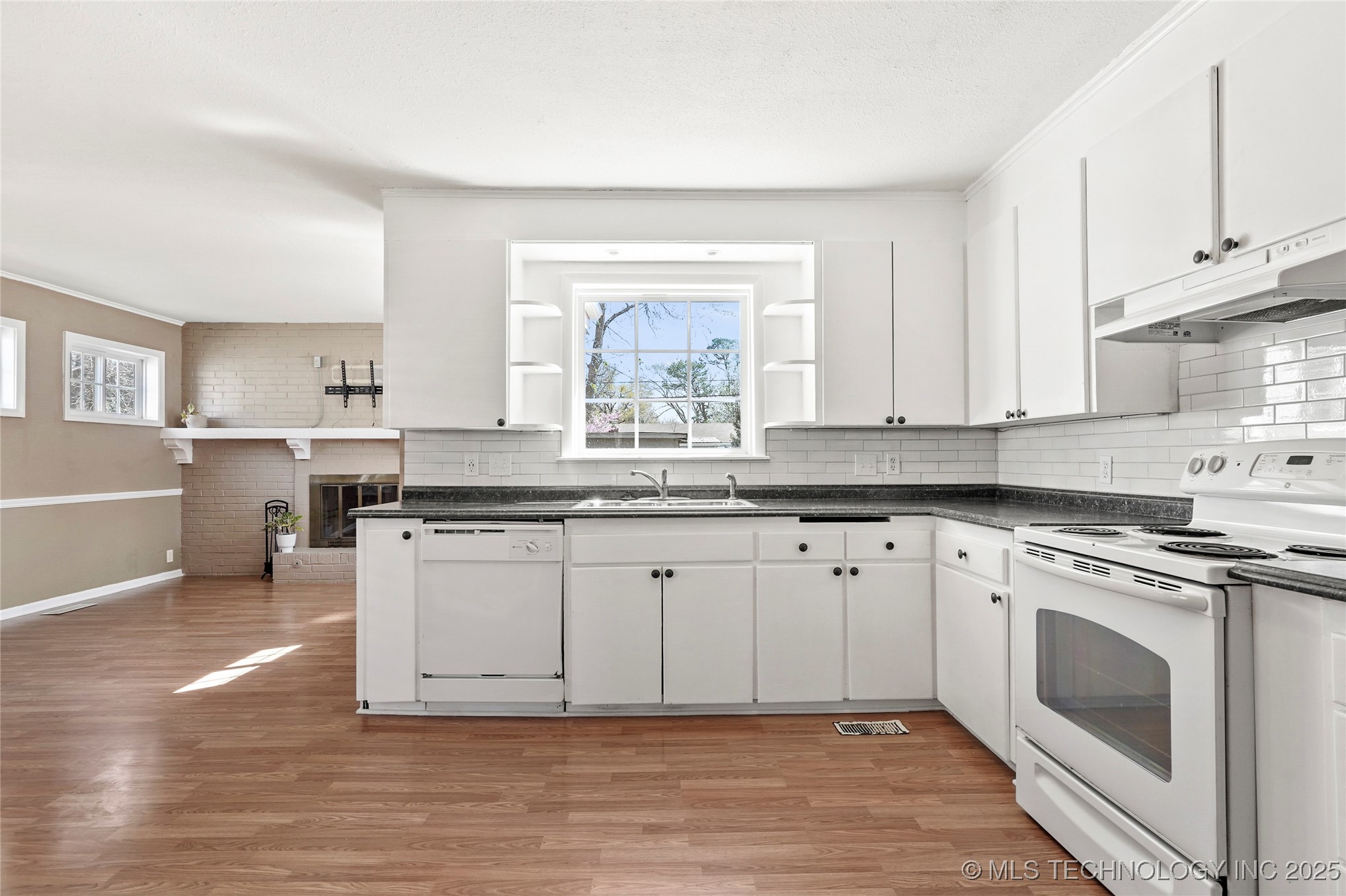 4641 S Trenton Avenue Property Photo 6