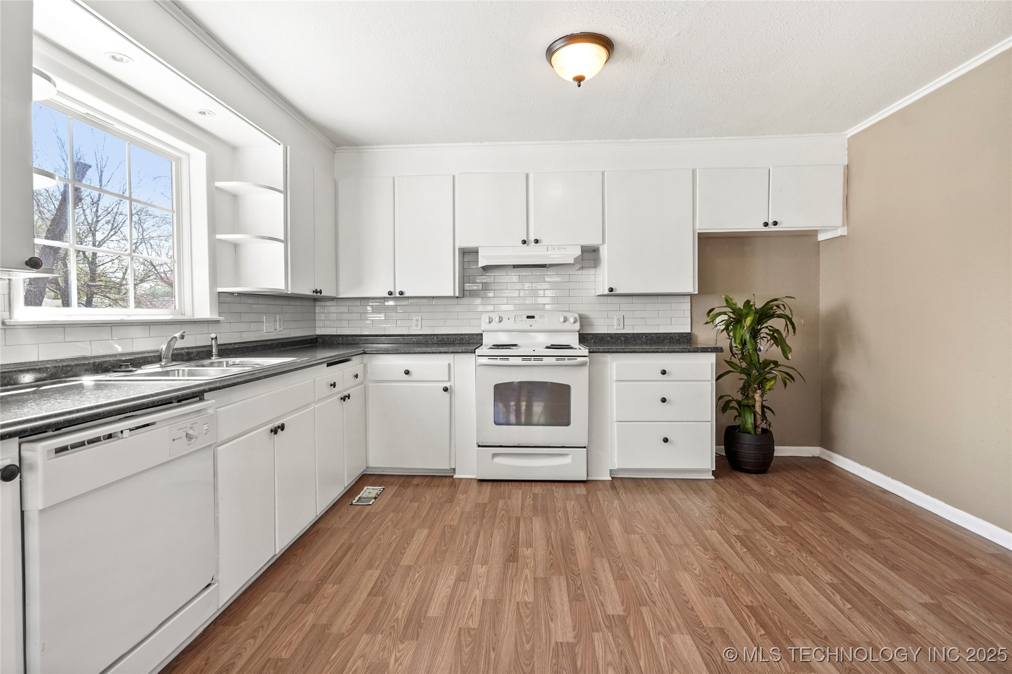 4641 S Trenton Avenue Property Photo 7