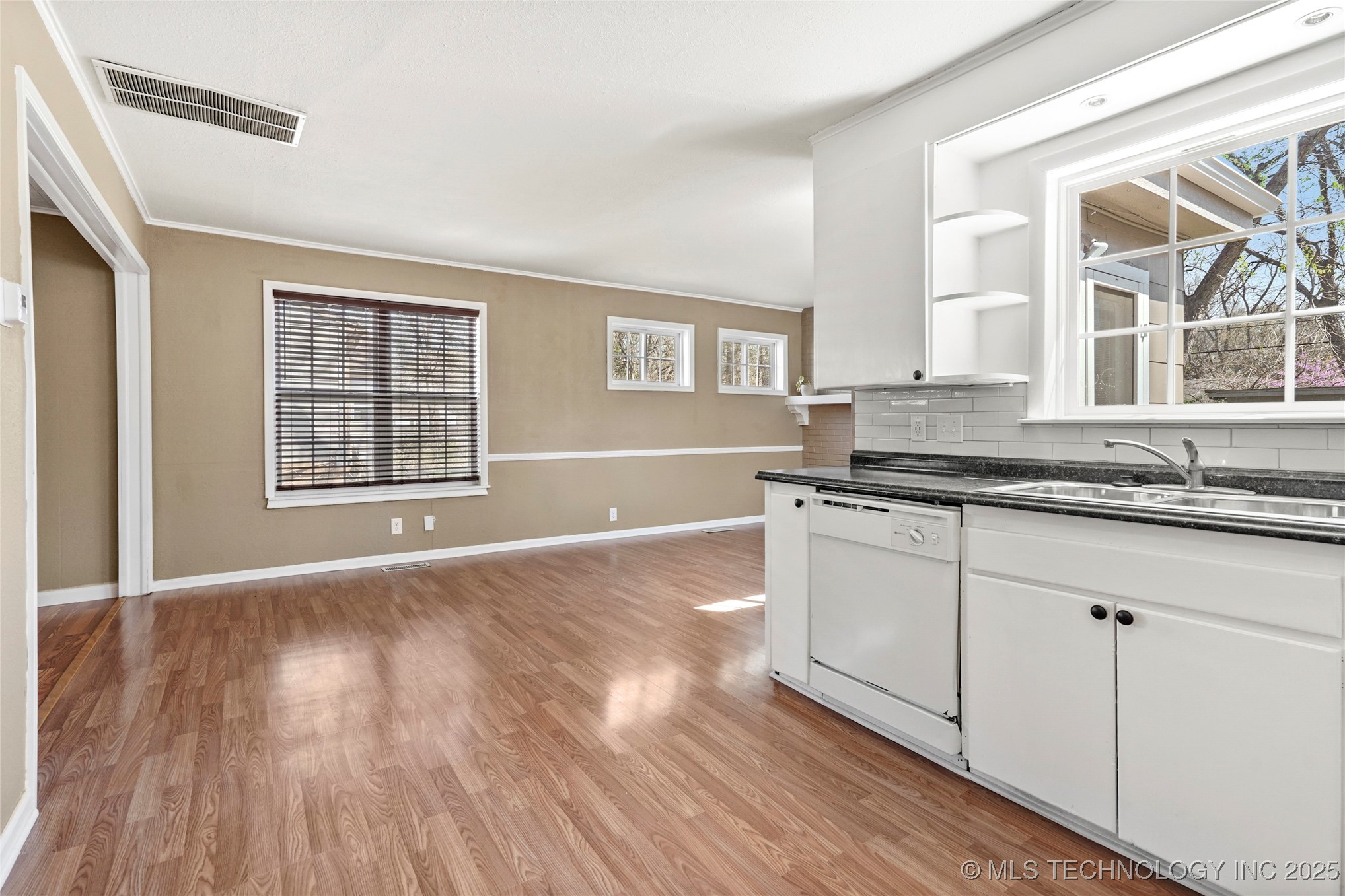 4641 S Trenton Avenue Property Photo 8