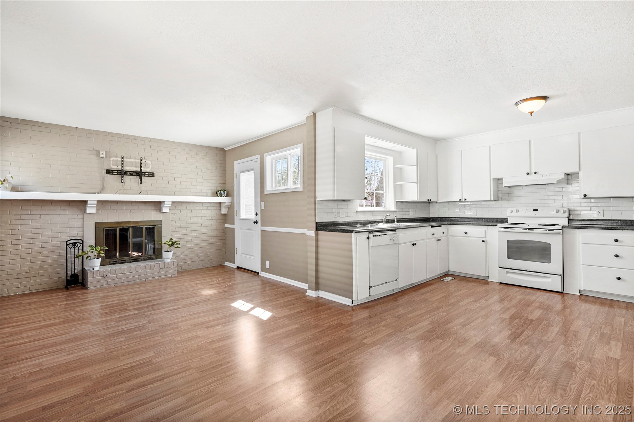 4641 S Trenton Avenue Property Photo 10