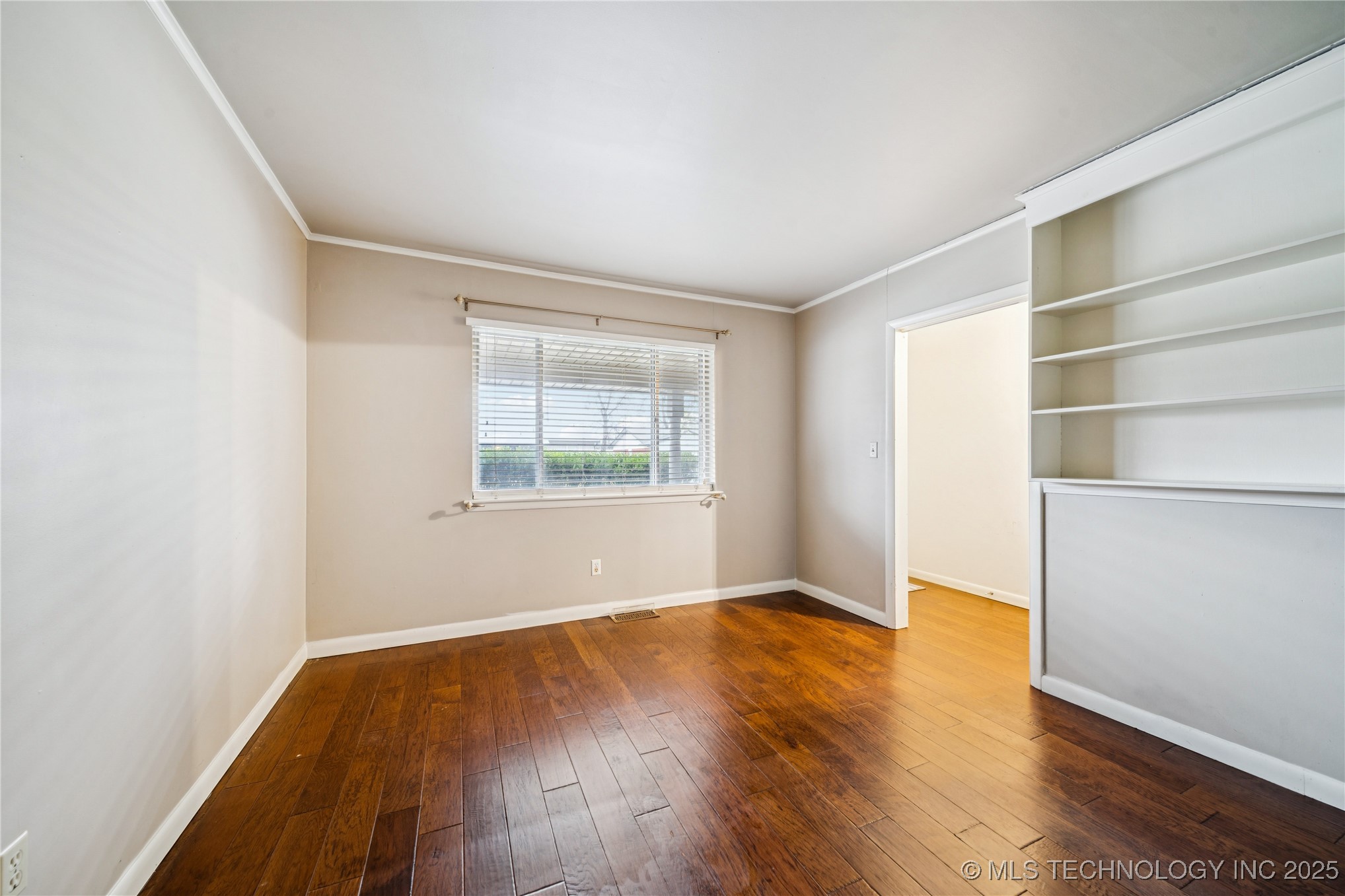 1138 N Fern Avenue Property Photo 7