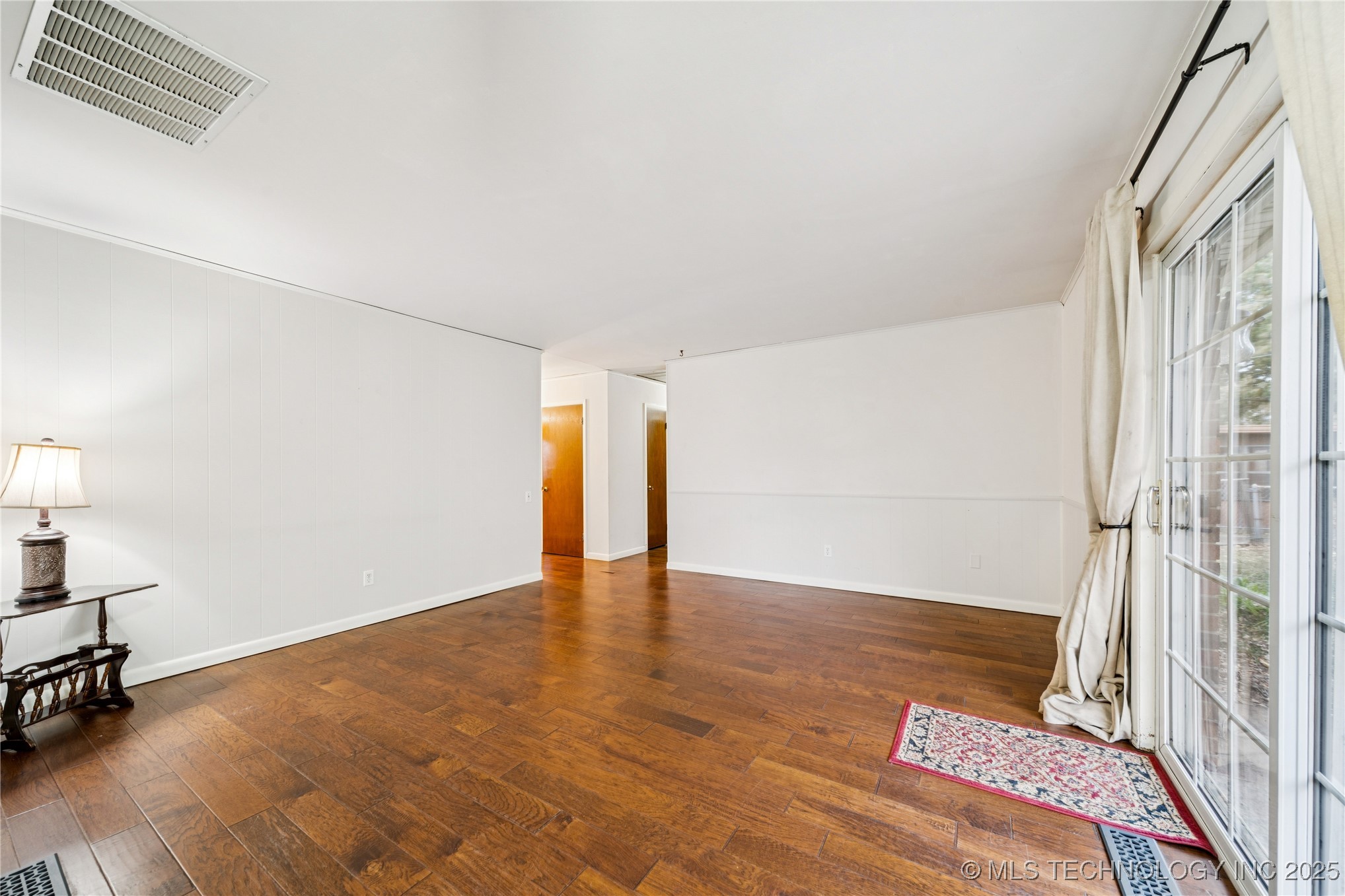 1138 N Fern Avenue Property Photo 10