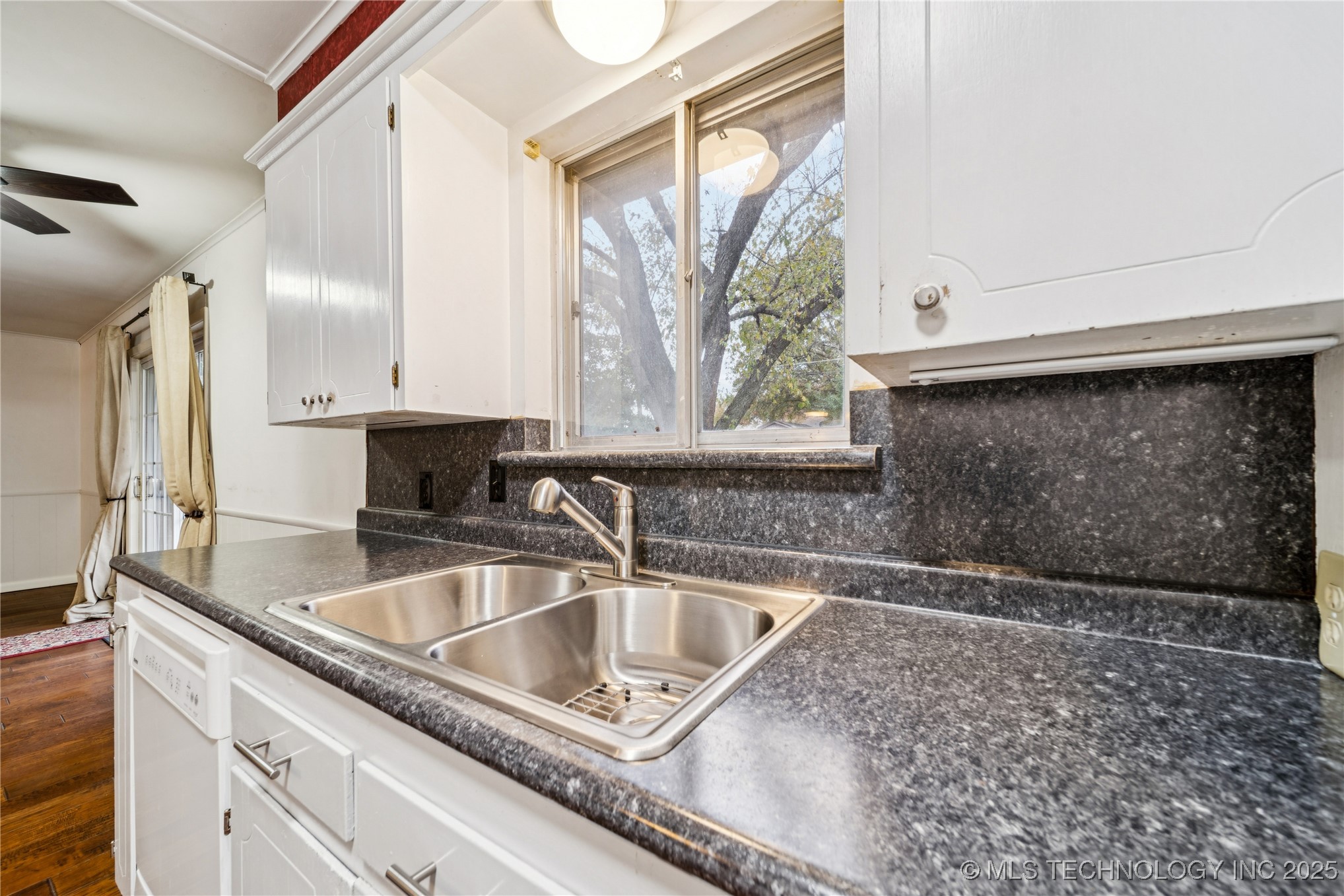 1138 N Fern Avenue Property Photo 12