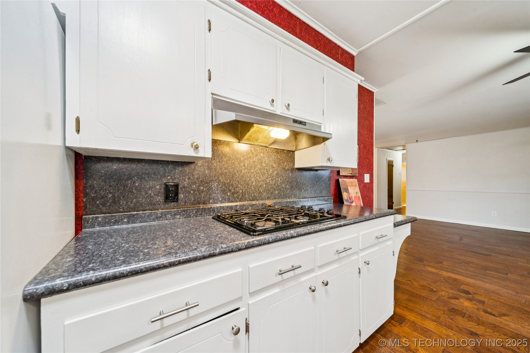 1138 N Fern Avenue Property Photo 13