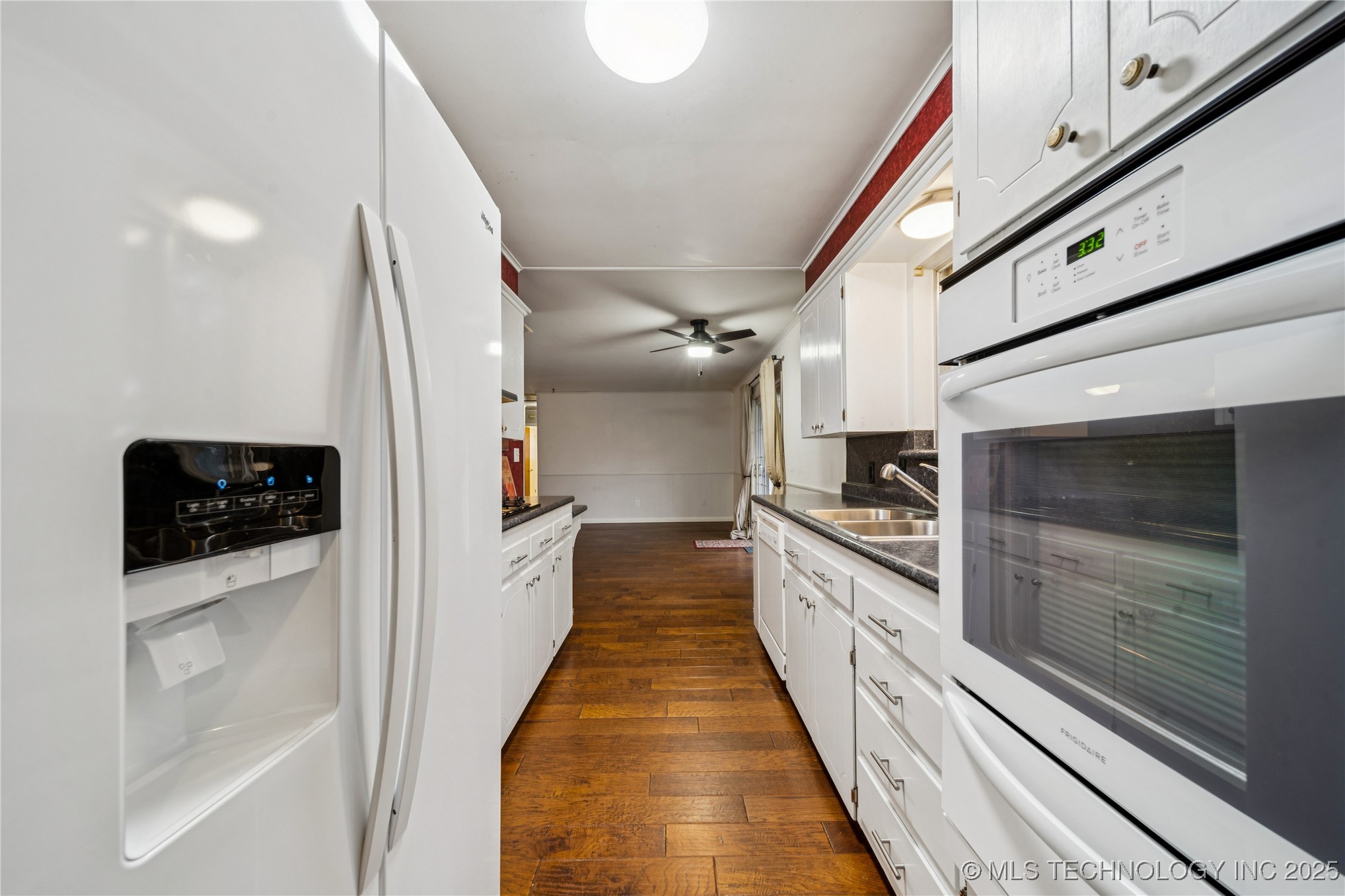 1138 N Fern Avenue Property Photo 14