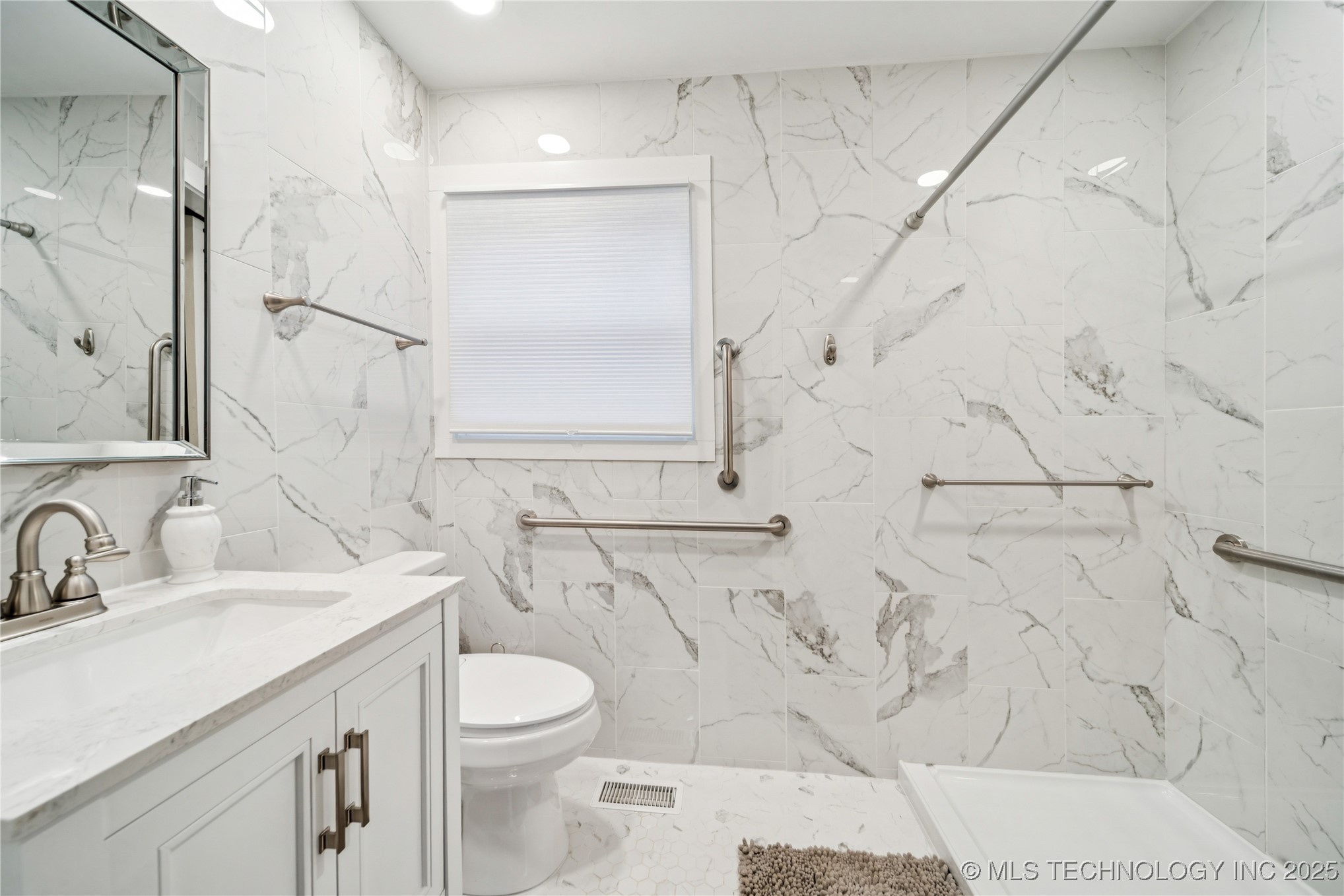 1138 N Fern Avenue Property Photo 17