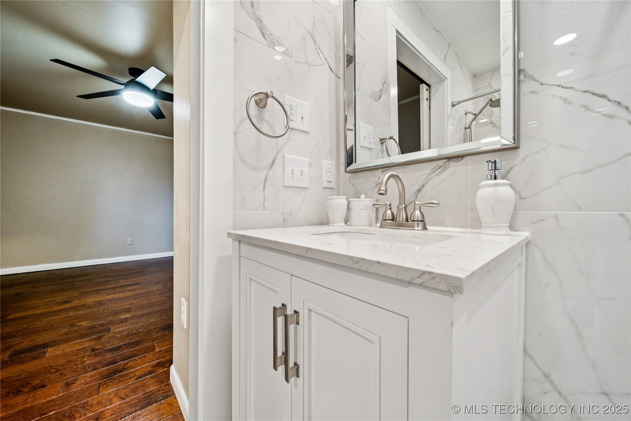 1138 N Fern Avenue Property Photo 18