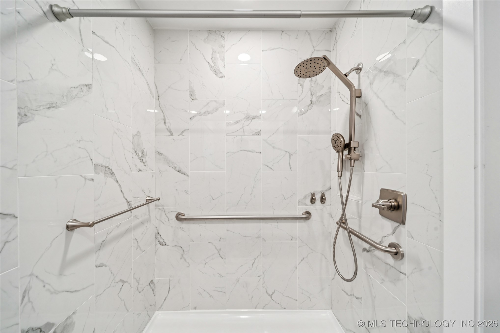 1138 N Fern Avenue Property Photo 19