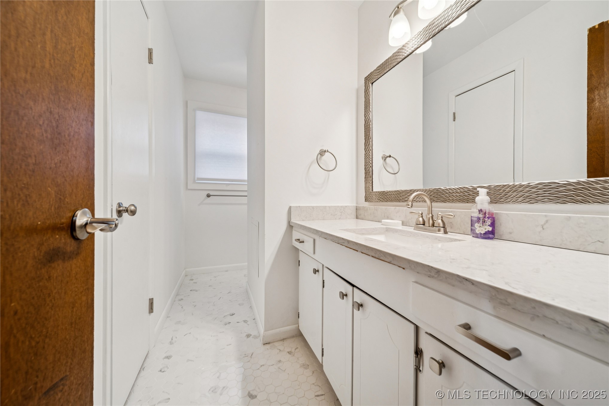 1138 N Fern Avenue Property Photo 22