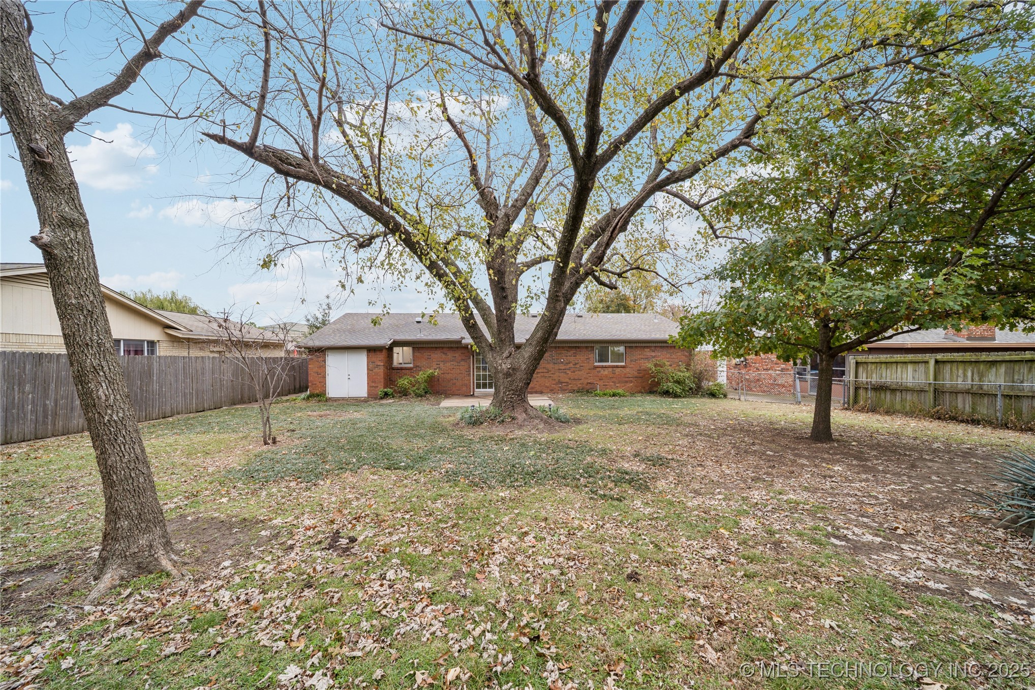 1138 N Fern Avenue Property Photo 27