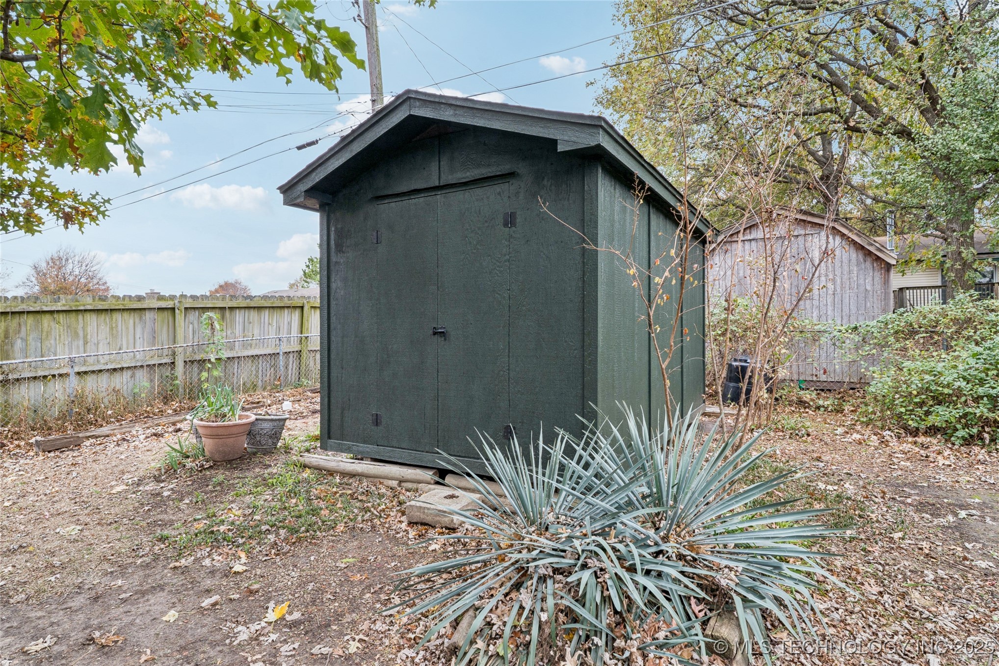 1138 N Fern Avenue Property Photo 30