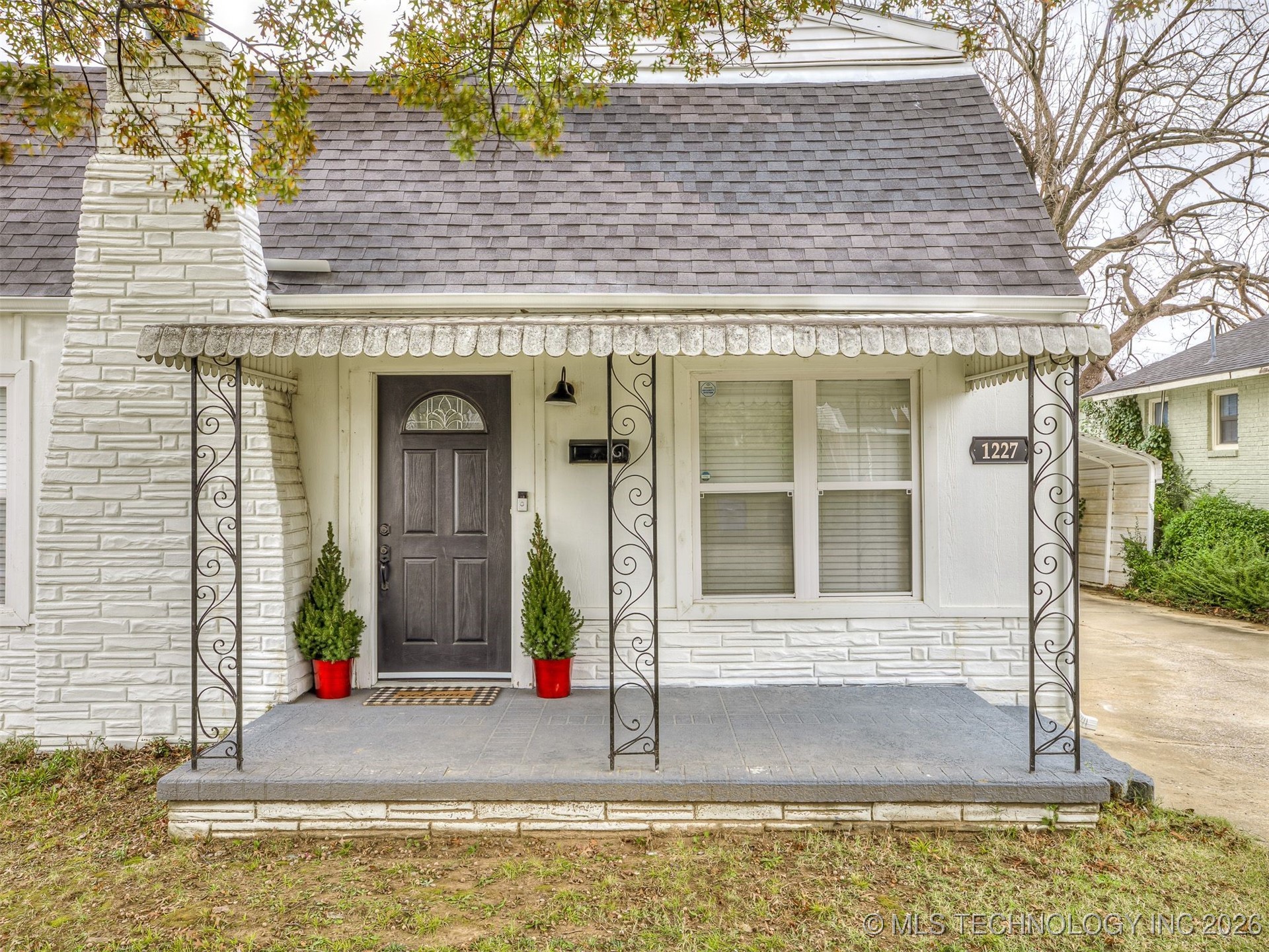 1227 S Richmond Avenue Property Photo 1