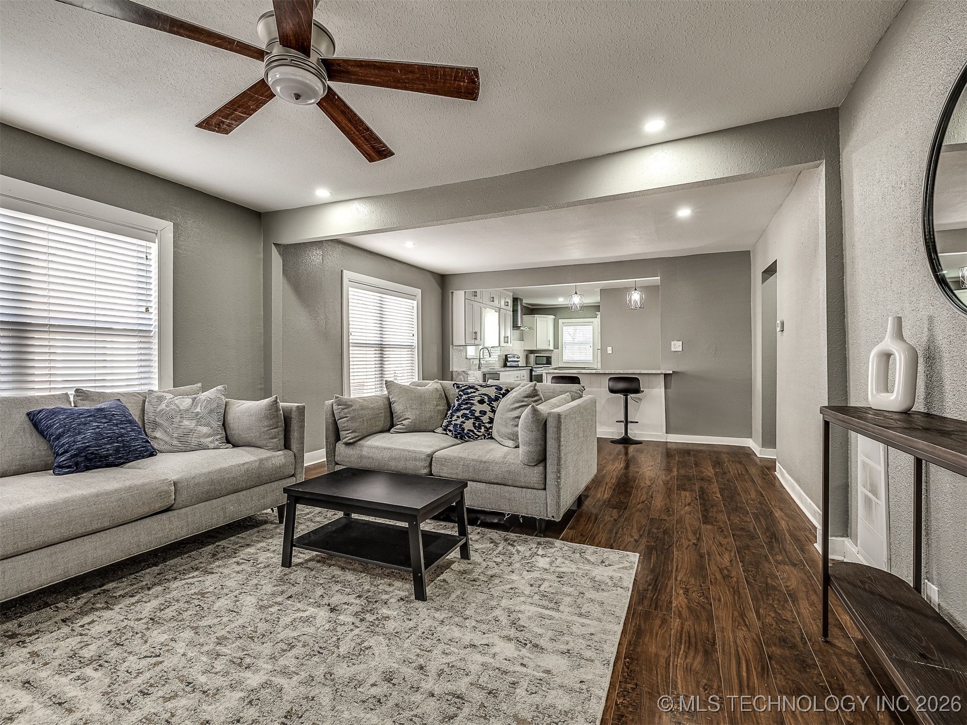 1227 S Richmond Avenue Property Photo 2