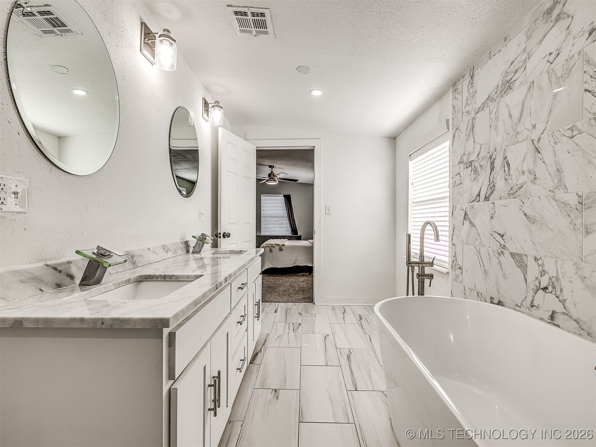 1227 S Richmond Avenue Property Photo 3