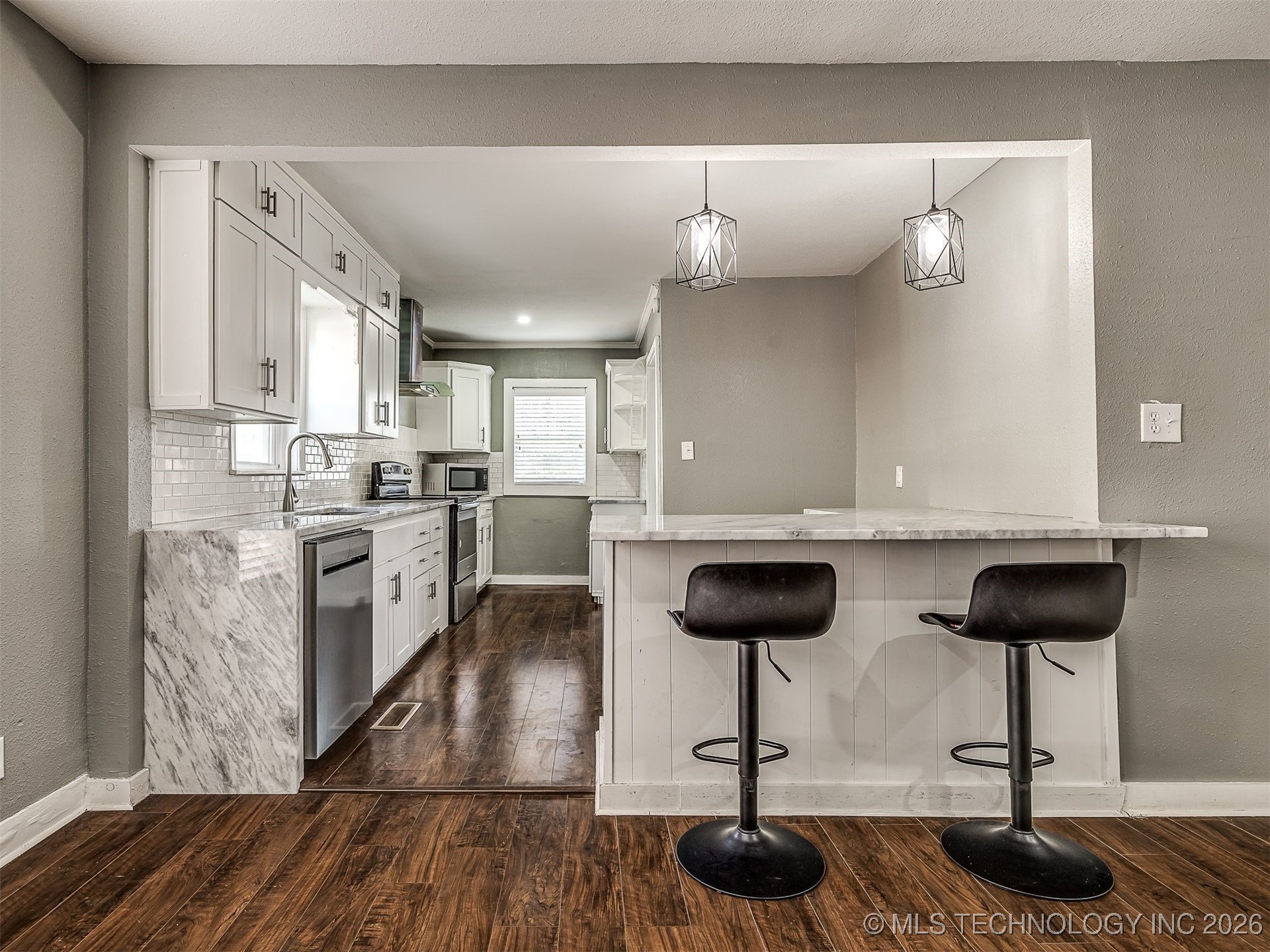 1227 S Richmond Avenue Property Photo 5