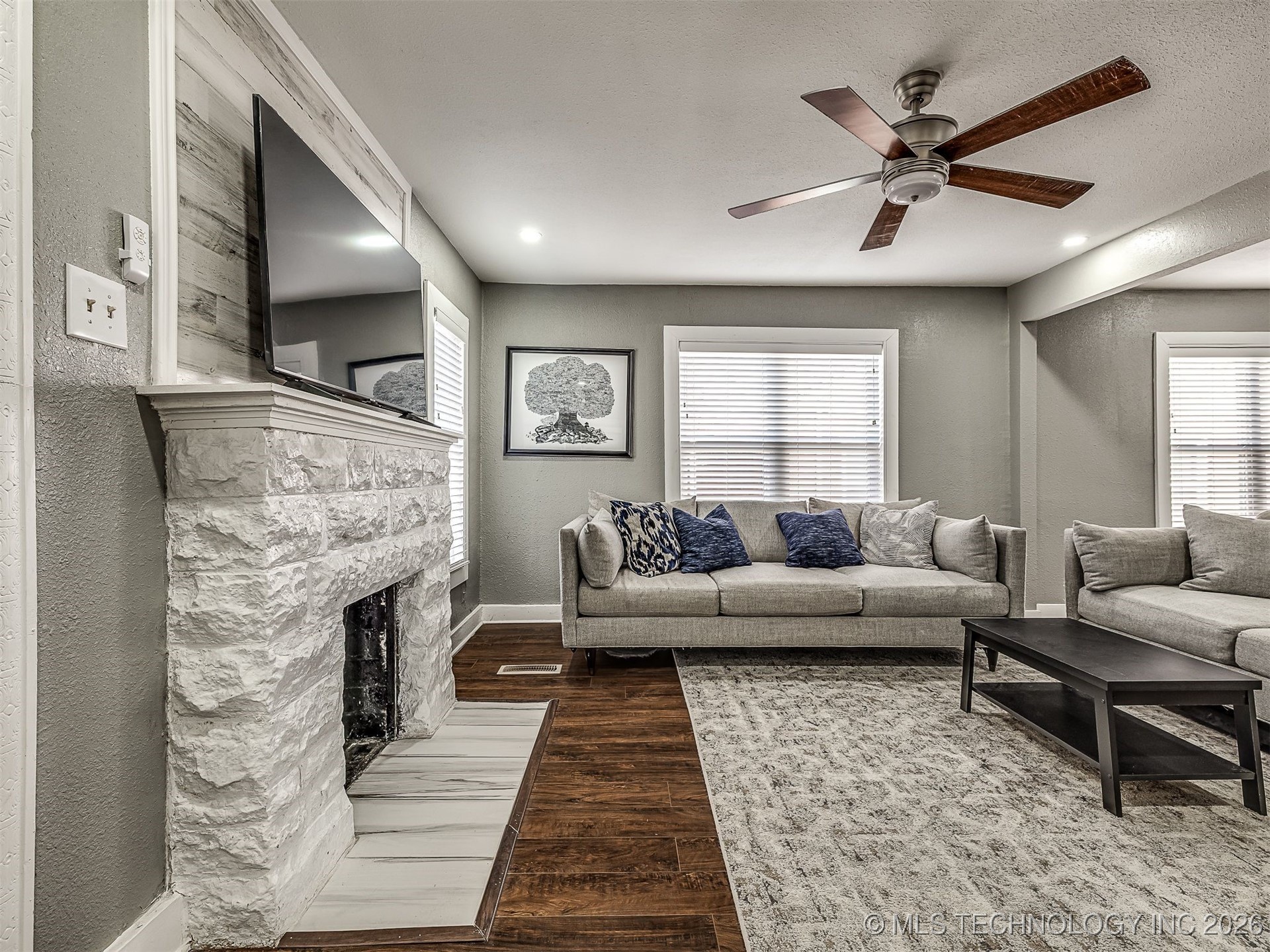 1227 S Richmond Avenue Property Photo 6