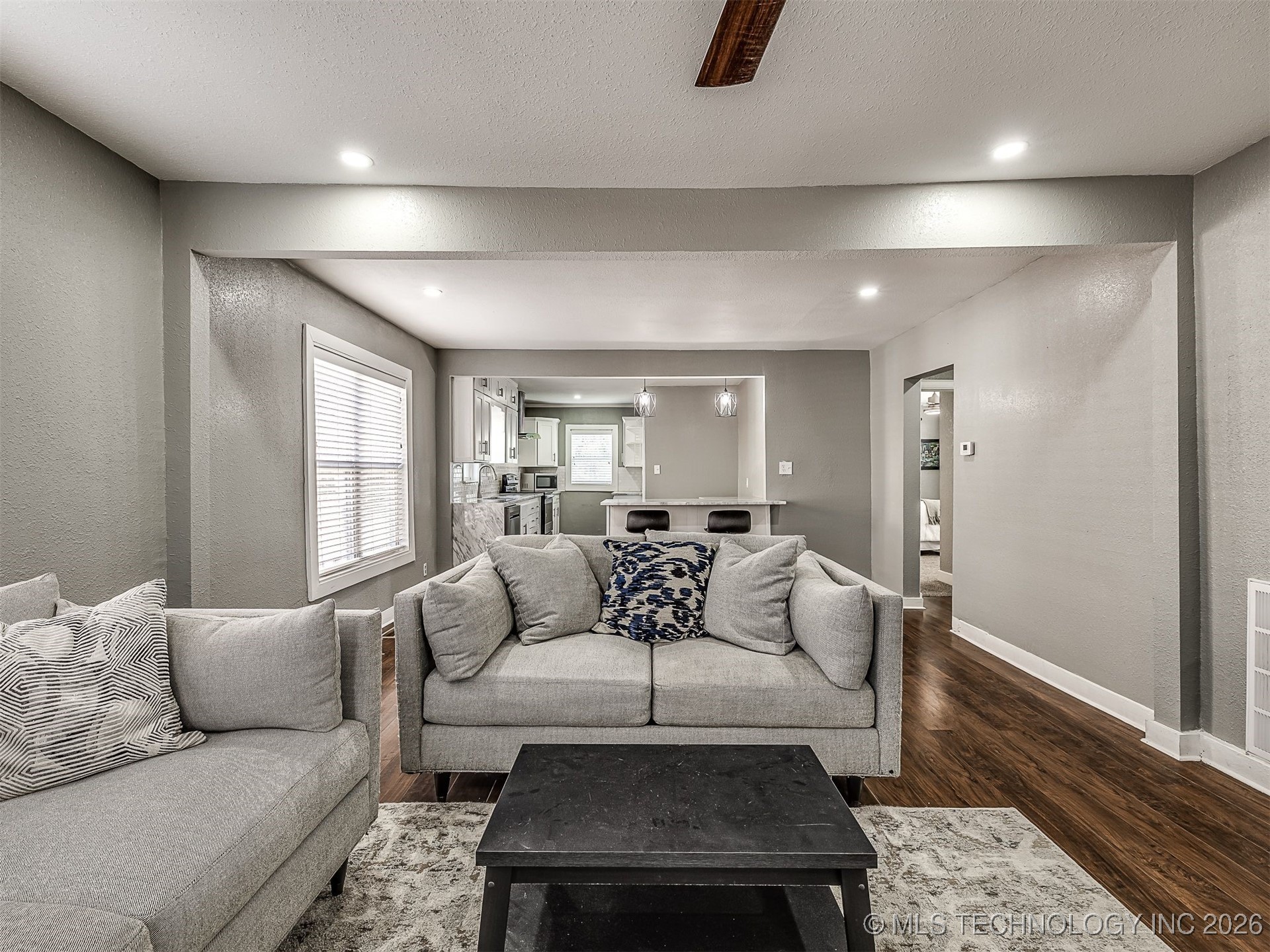 1227 S Richmond Avenue Property Photo 7