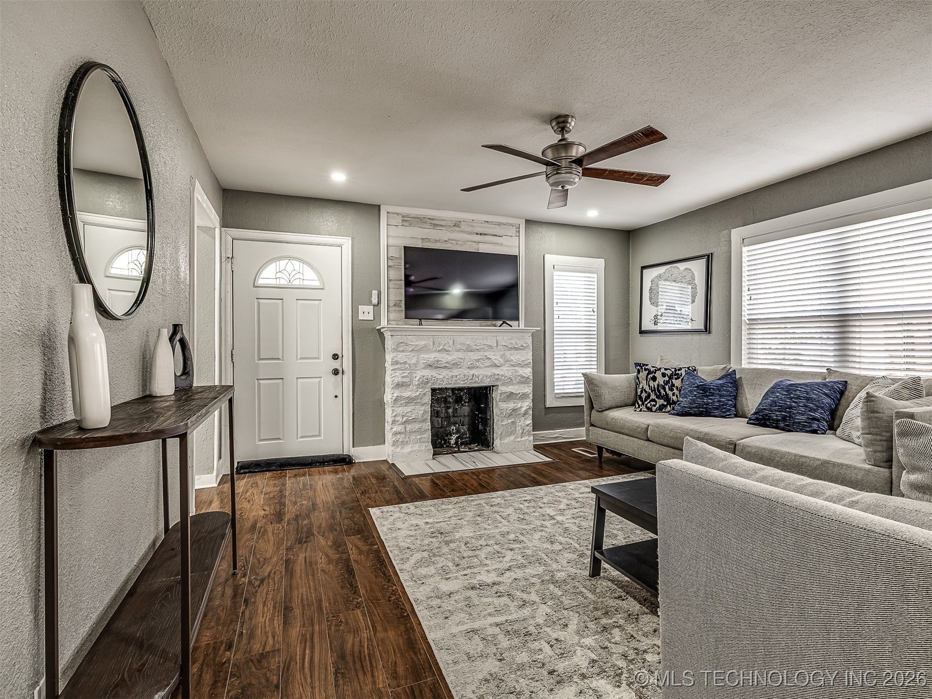 1227 S Richmond Avenue Property Photo 8