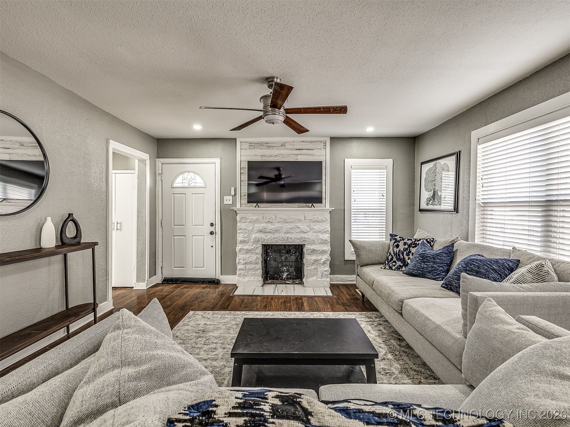 1227 S Richmond Avenue Property Photo 9