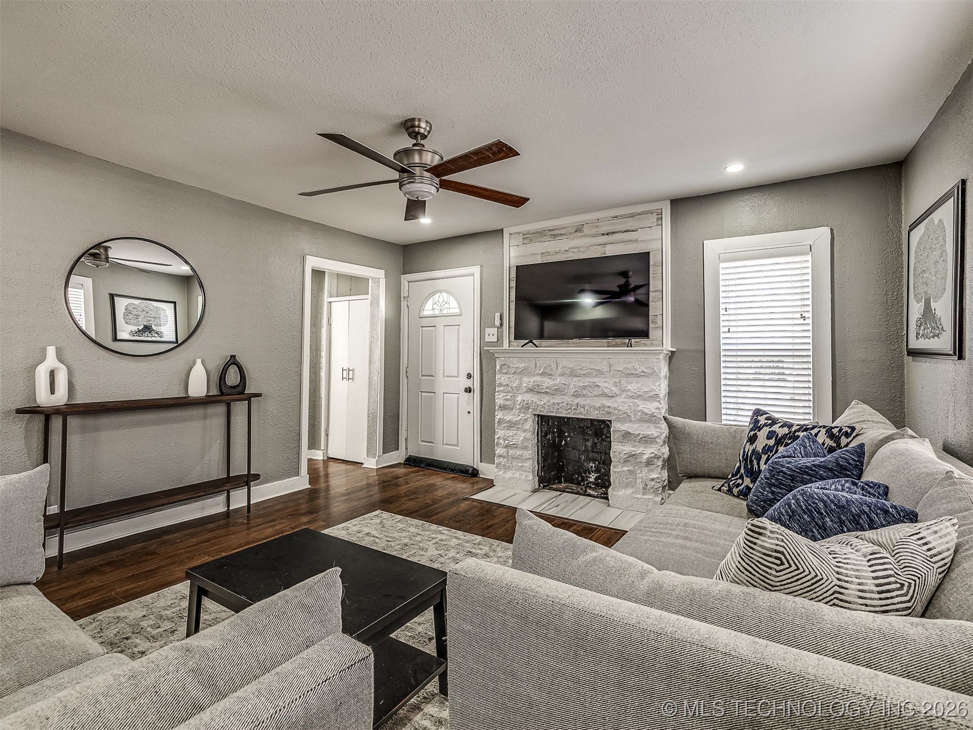 1227 S Richmond Avenue Property Photo 10