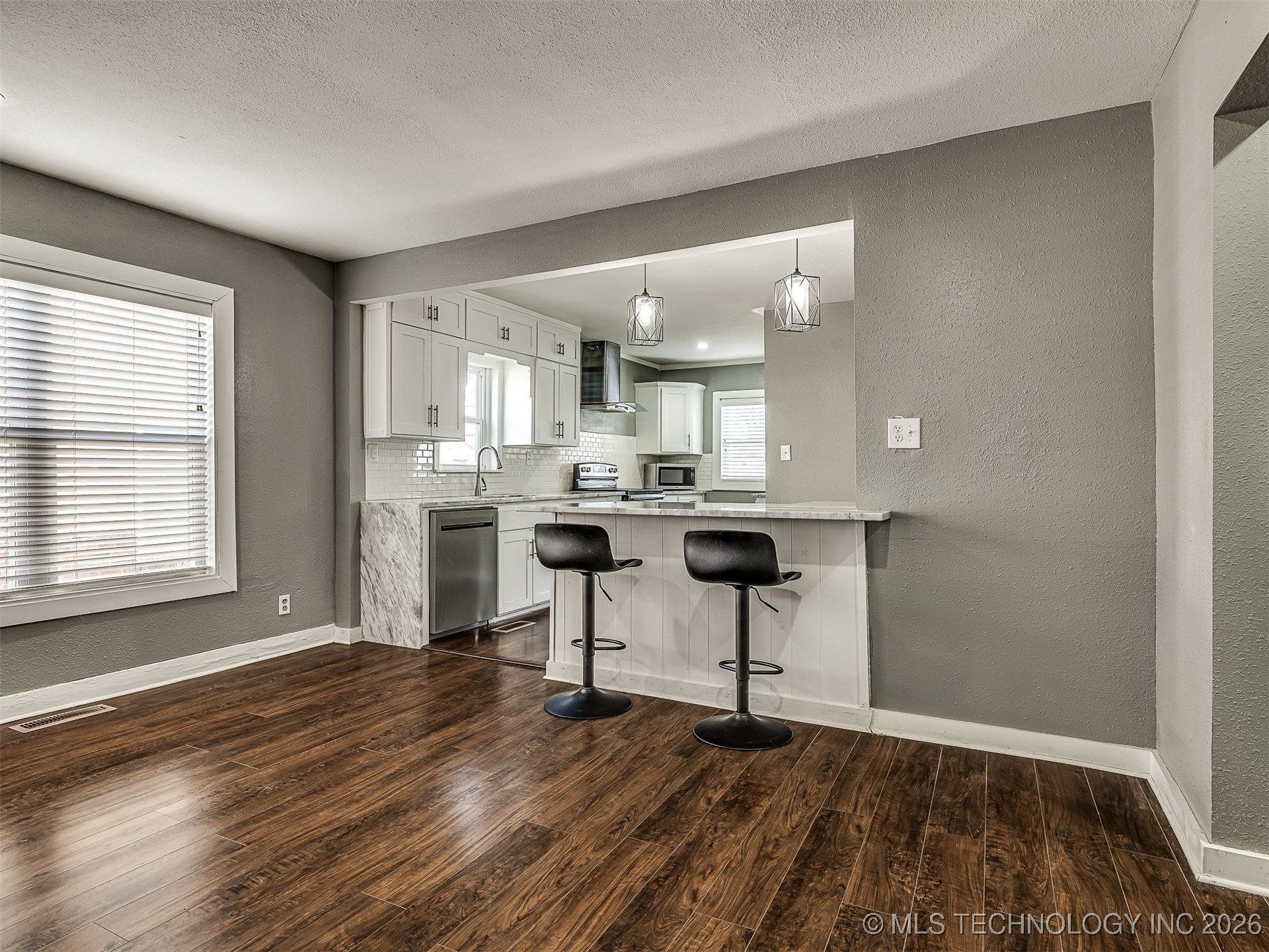 1227 S Richmond Avenue Property Photo 12