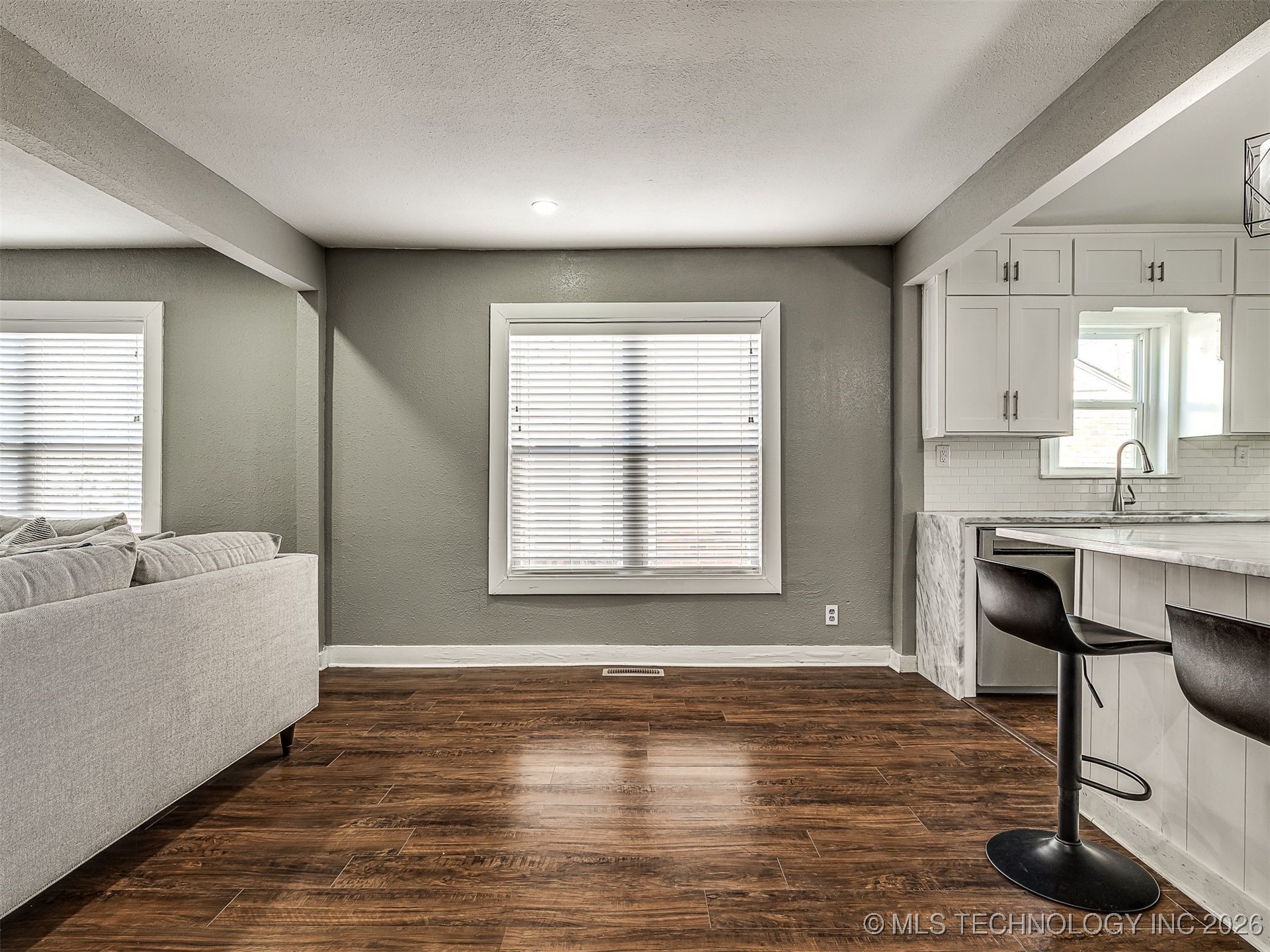 1227 S Richmond Avenue Property Photo 13