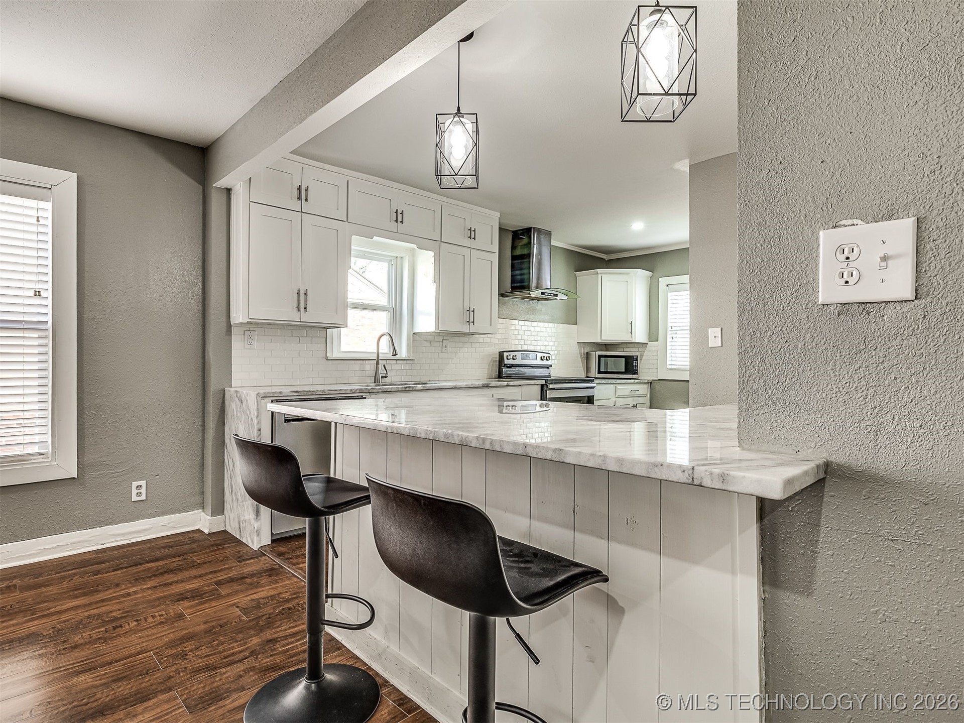 1227 S Richmond Avenue Property Photo 14