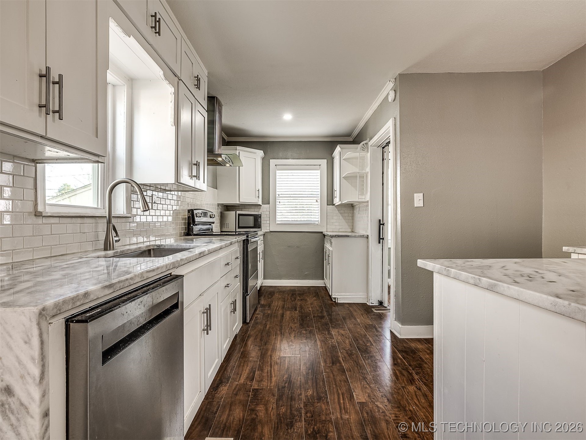 1227 S Richmond Avenue Property Photo 15