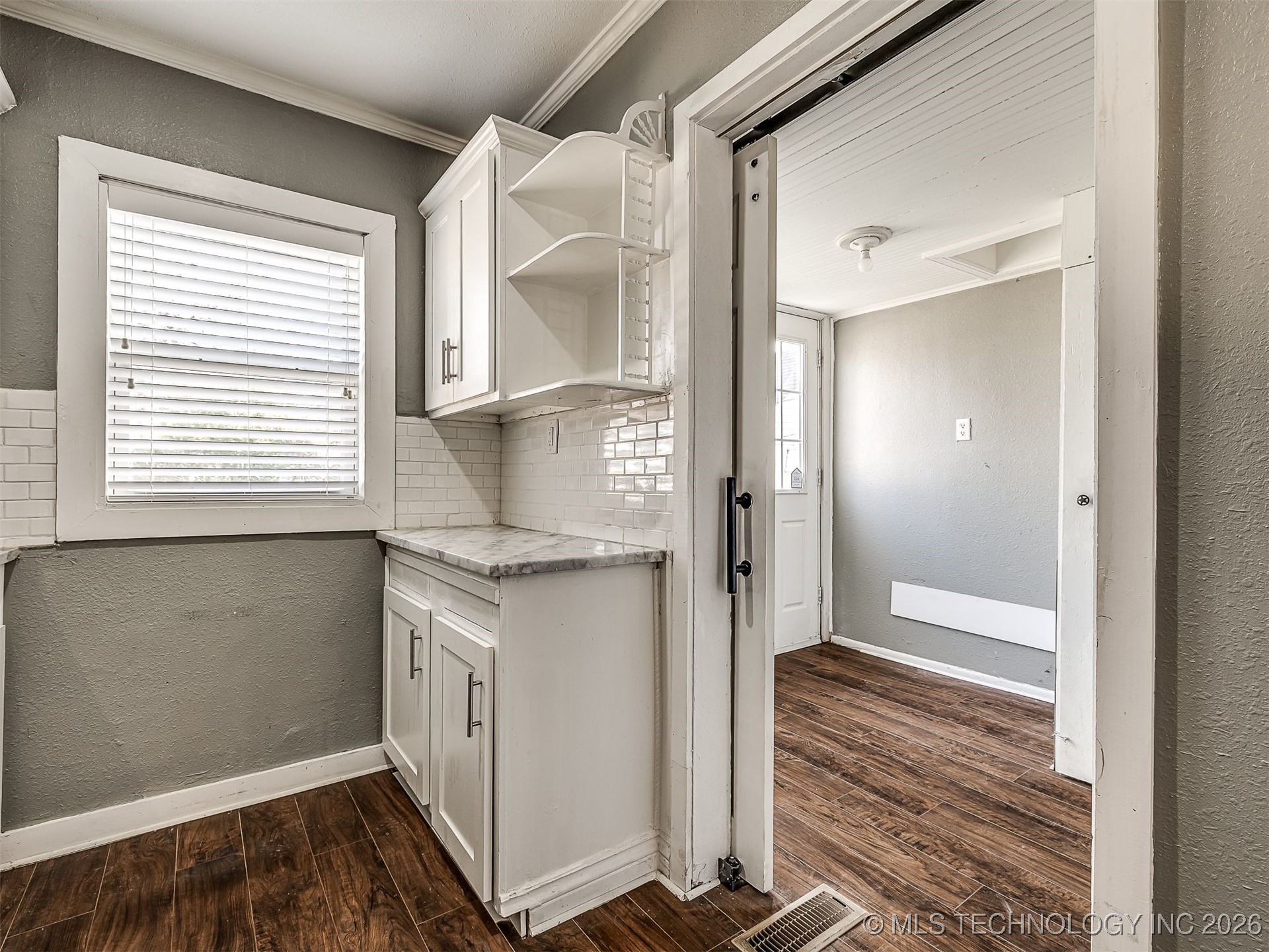 1227 S Richmond Avenue Property Photo 19