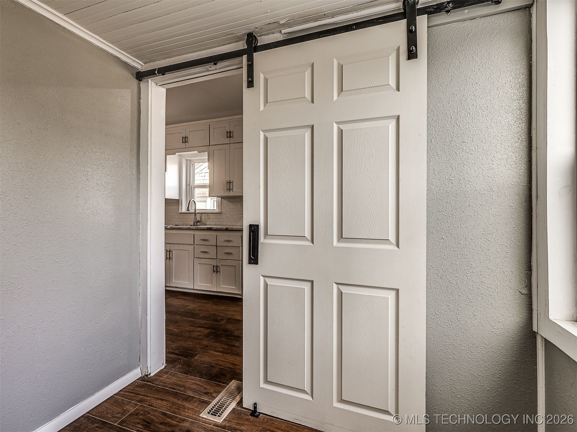 1227 S Richmond Avenue Property Photo 24