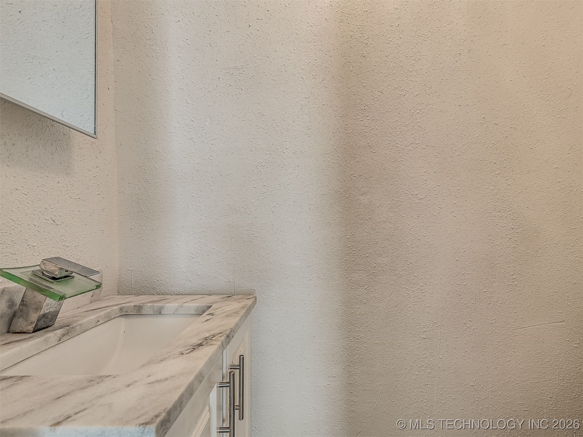 1227 S Richmond Avenue Property Photo 29