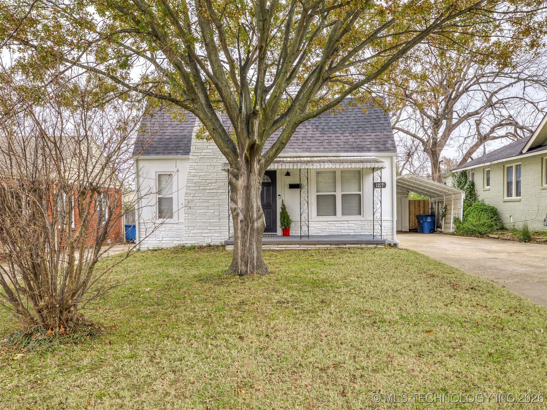 1227 S Richmond Avenue Property Photo 54