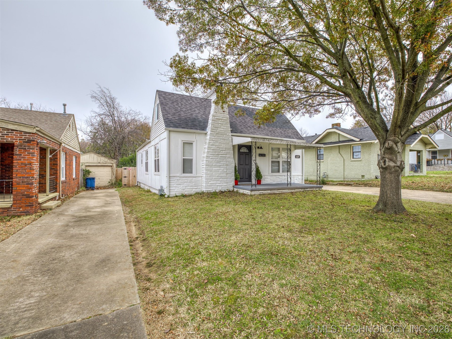 1227 S Richmond Avenue Property Photo 57