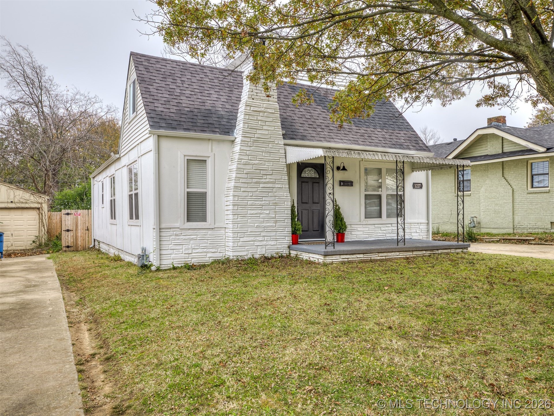 1227 S Richmond Avenue Property Photo 58