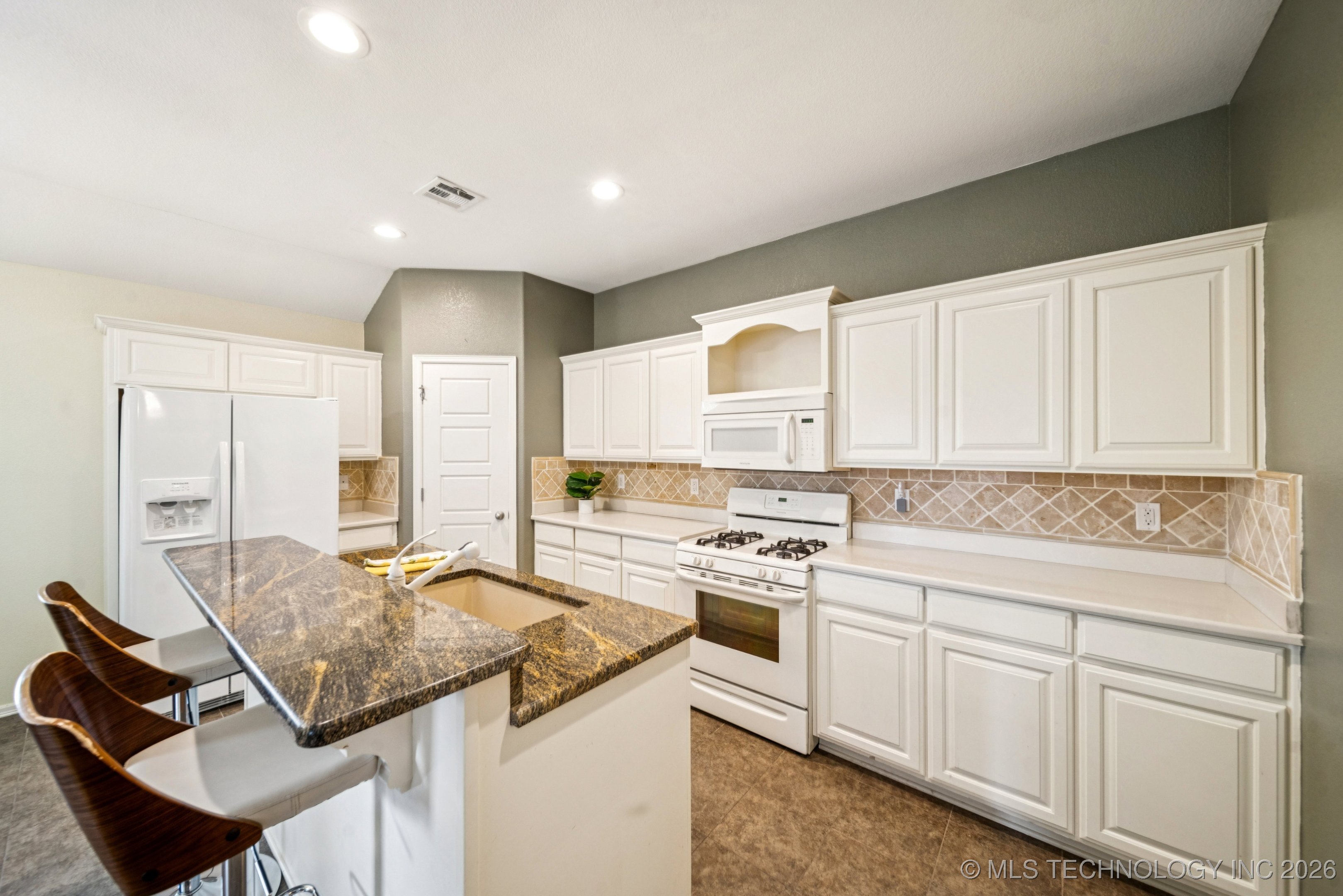 4114 S 181st East Avenue Property Photo 11