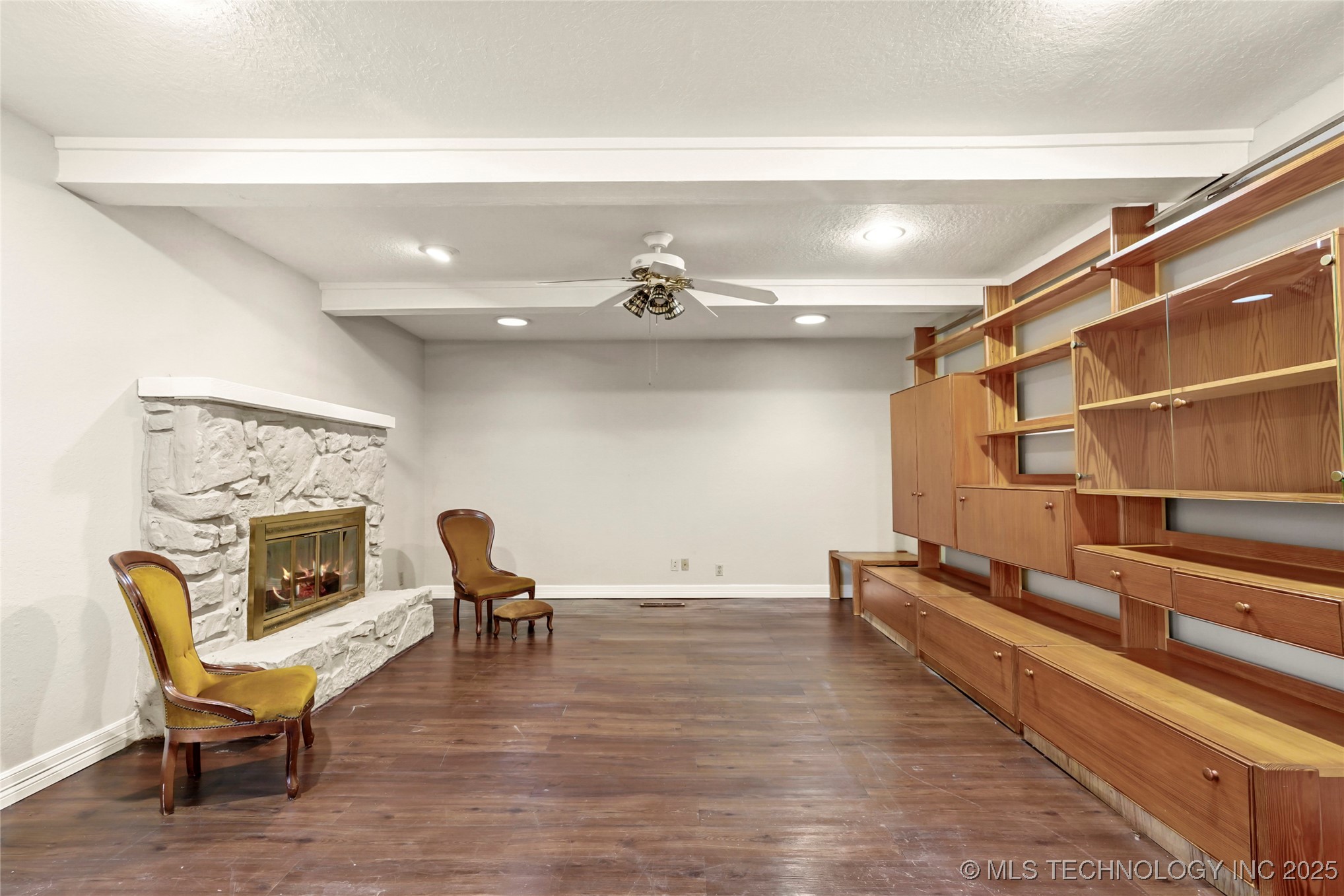 8131 S Jamestown Avenue Property Photo 3